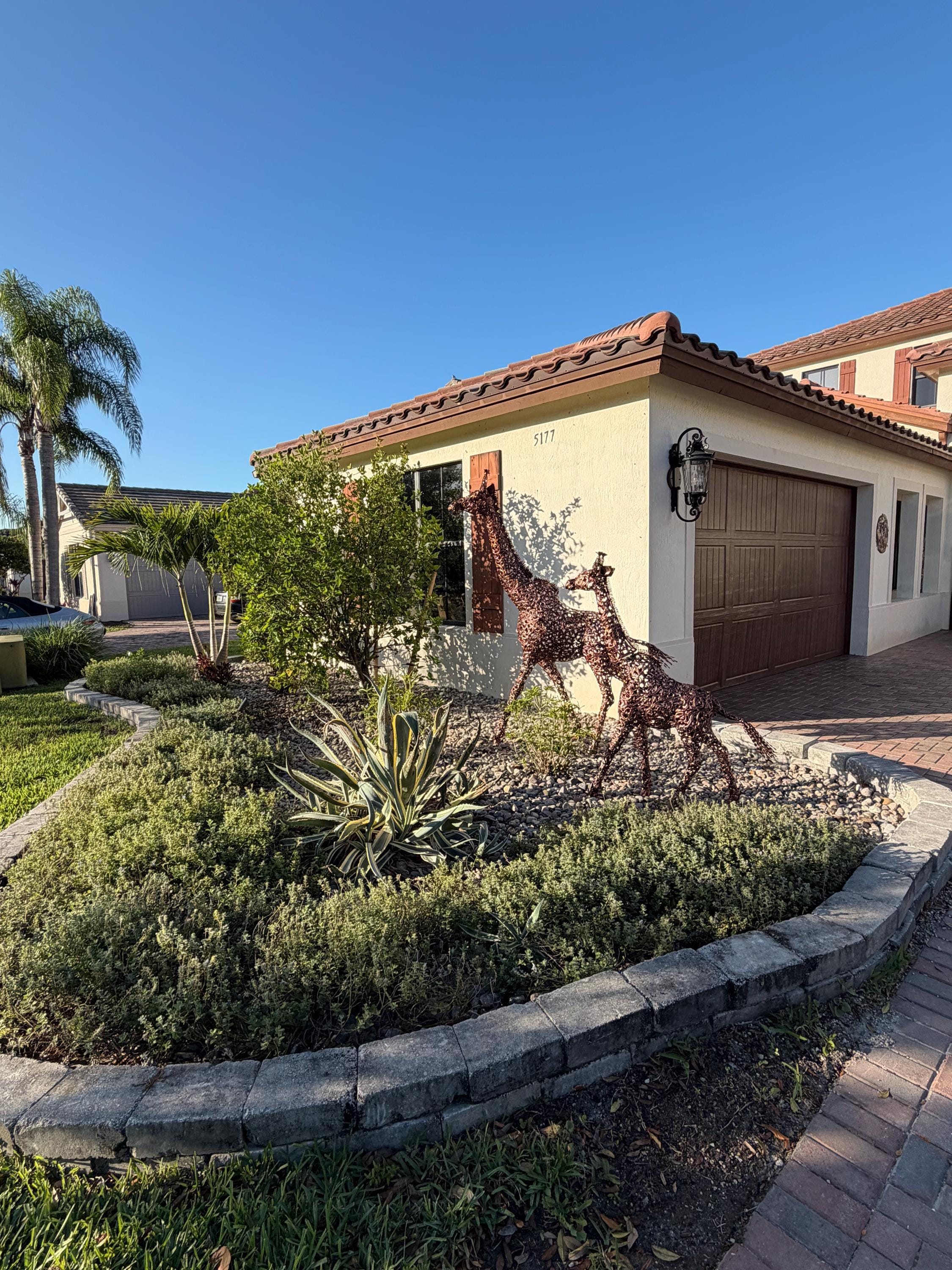 Bronze Giraffe Garden Sculpture – Large Metal Wildlife Statue – Outdoor Yard Art