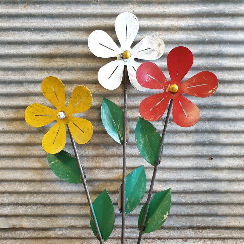 Metal Flower Garden Stakes Set – Painted Colorful Yard Art, Rustic Outdoor Decor