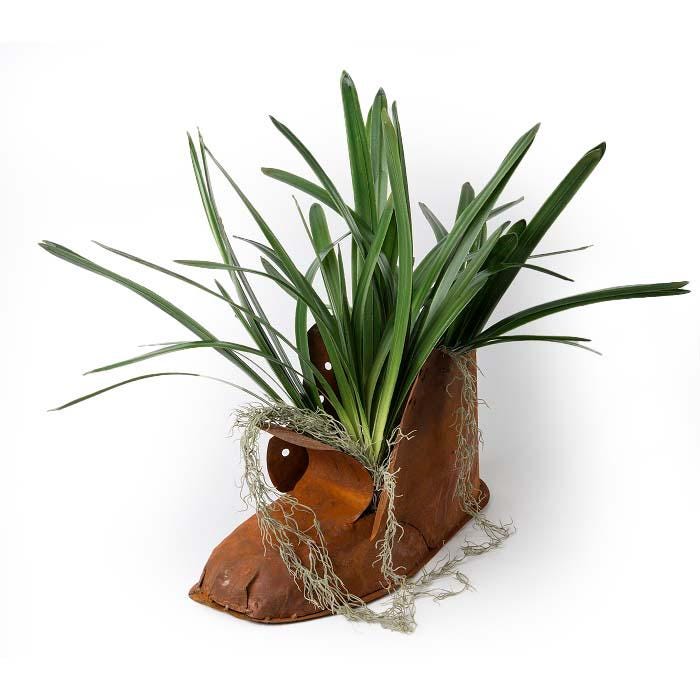 Rustic Metal Boot Planter – Vintage Farmhouse Garden Decor, Weathered Steel Outdoor Ornament