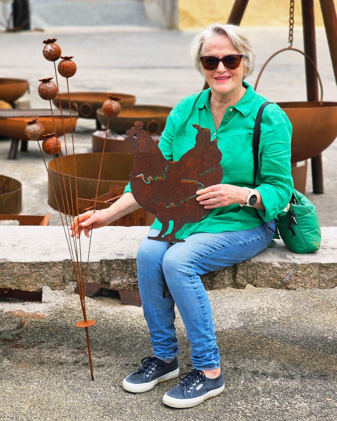 Metal Poppy Garden Stake – Rustic Farmhouse Yard Art, Rust Finish Lawn Decor