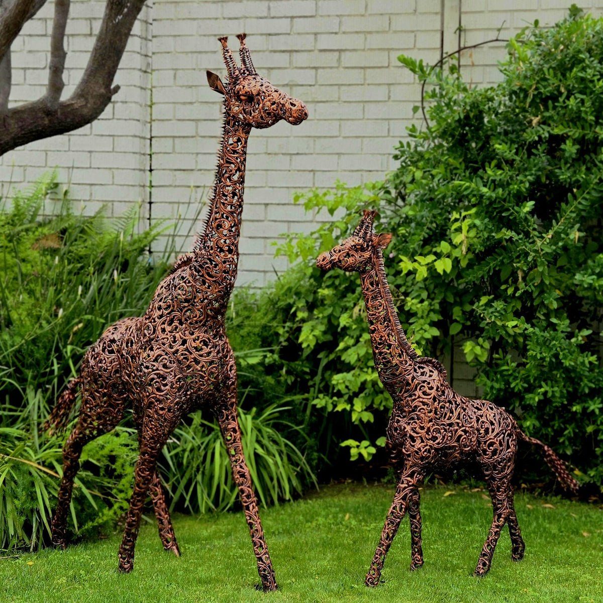 Bronze Giraffe Garden Sculpture – Large Metal Wildlife Statue – Outdoor Yard Art