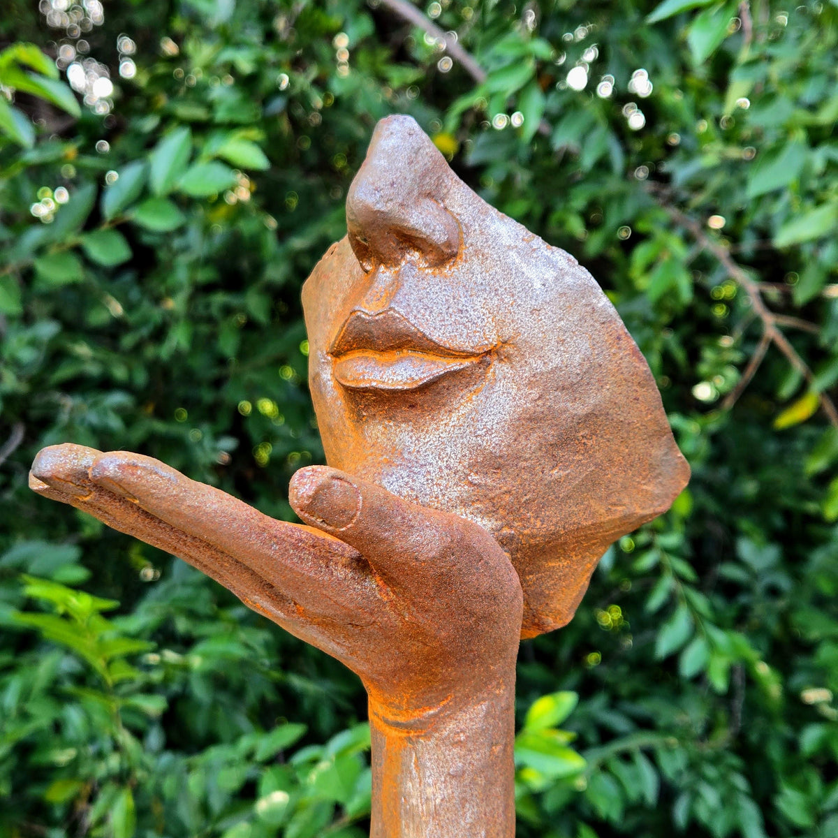 Abstract Metal Face Sculpture – Rustic Garden Statue, Artistic Hand Gesture Figurine