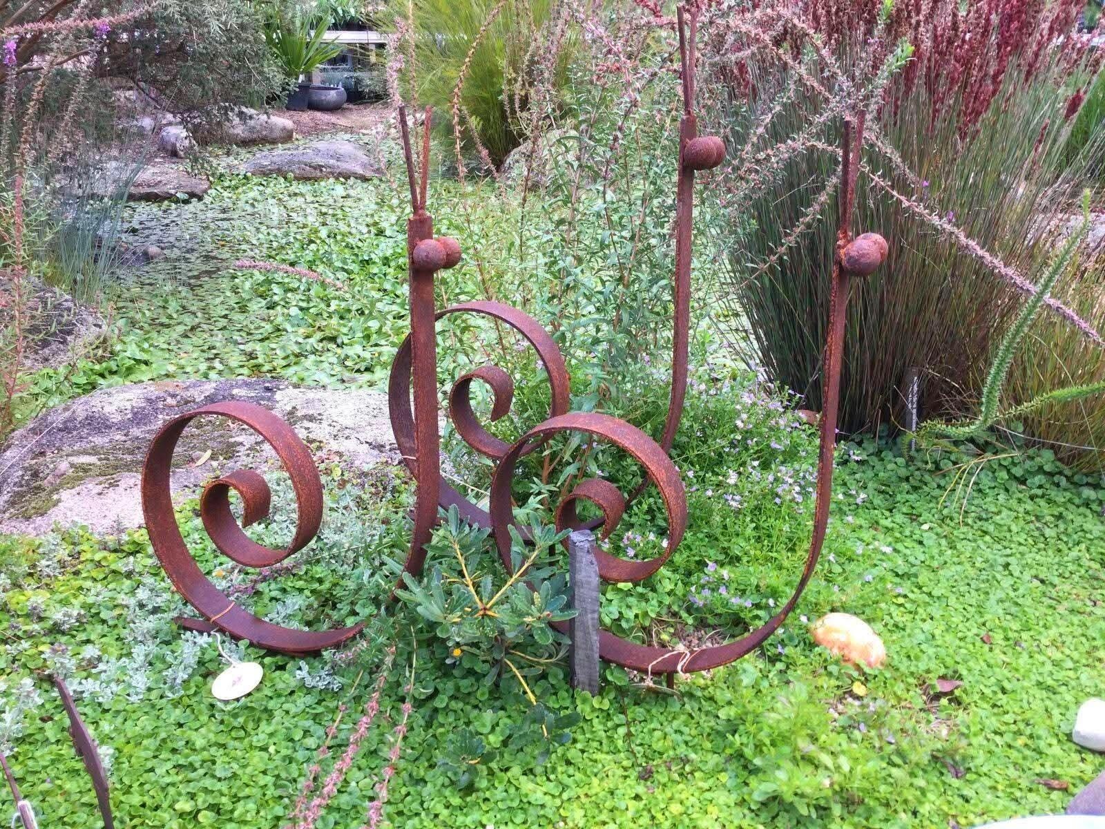 Rusty Metal Snail Garden Stake – Minimalist Spiral Yard Art Outdoor Sculpture for Garden Decor