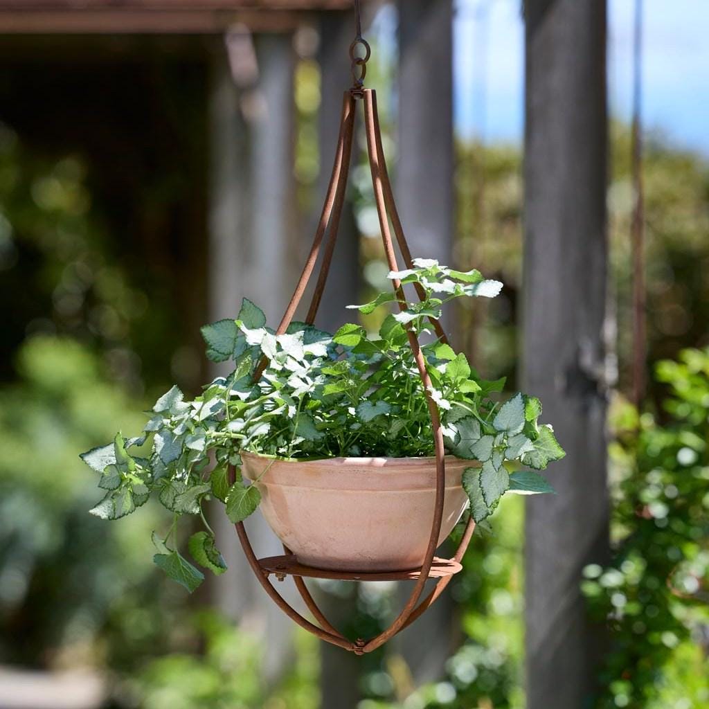 Rusty Metal Hanging Planter Holder – KD Outdoor Plant Hanger for Garden Patio Decor