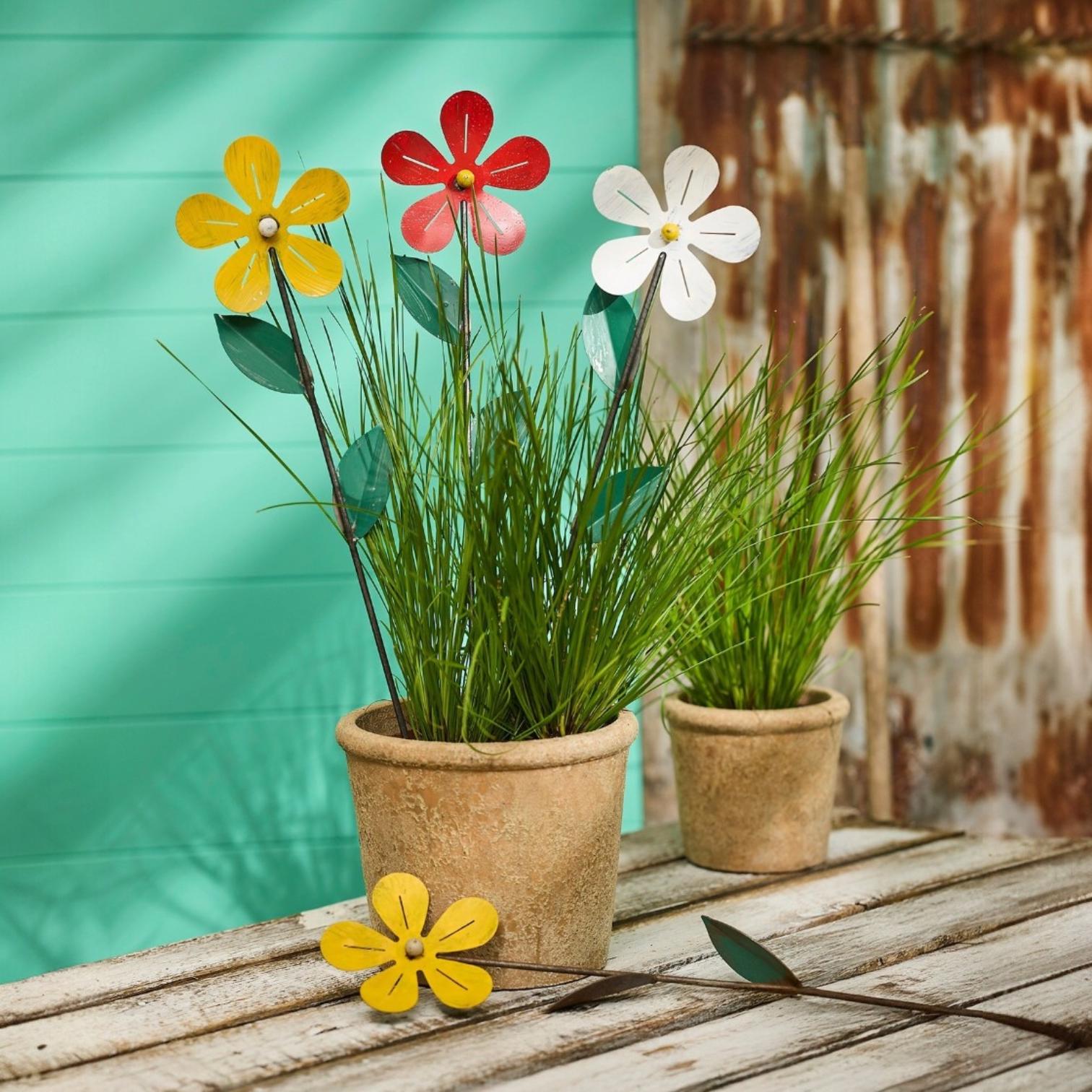 Metal Flower Garden Stakes Set – Painted Colorful Yard Art, Rustic Outdoor Decor