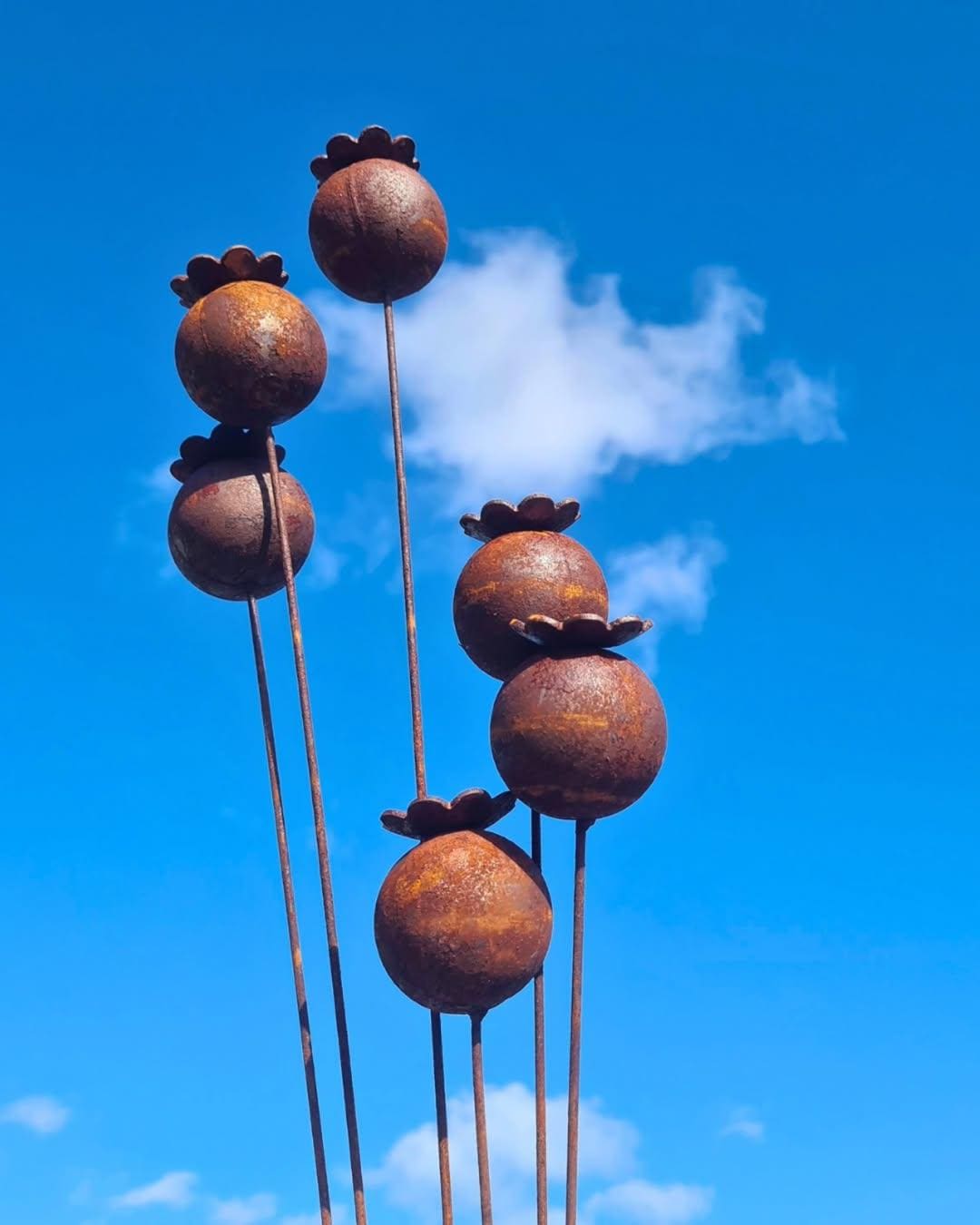 Metal Poppy Garden Stake – Rustic Farmhouse Yard Art, Rust Finish Lawn Decor