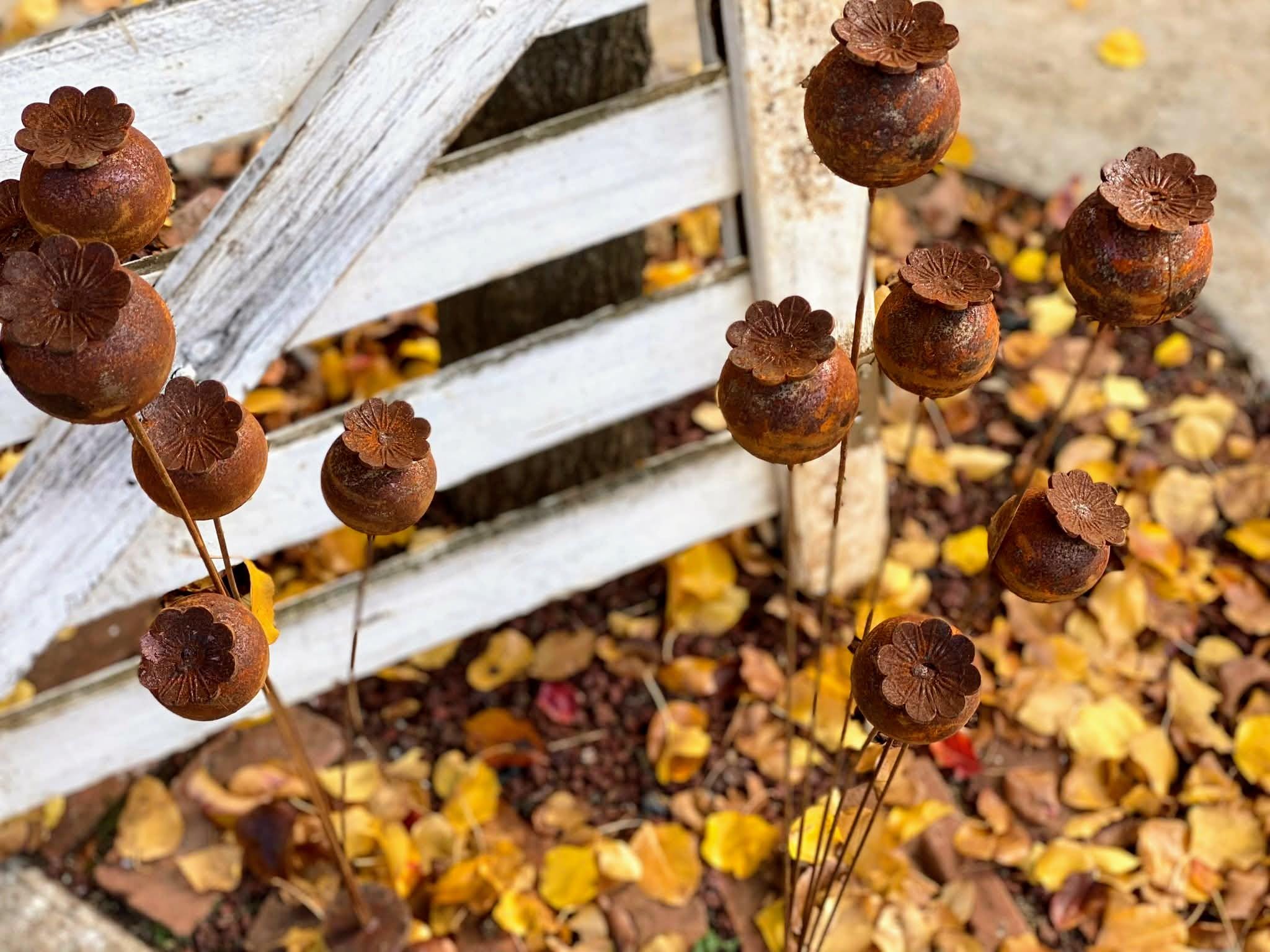 Metal Poppy Garden Stake – Rustic Farmhouse Yard Art, Rust Finish Lawn Decor