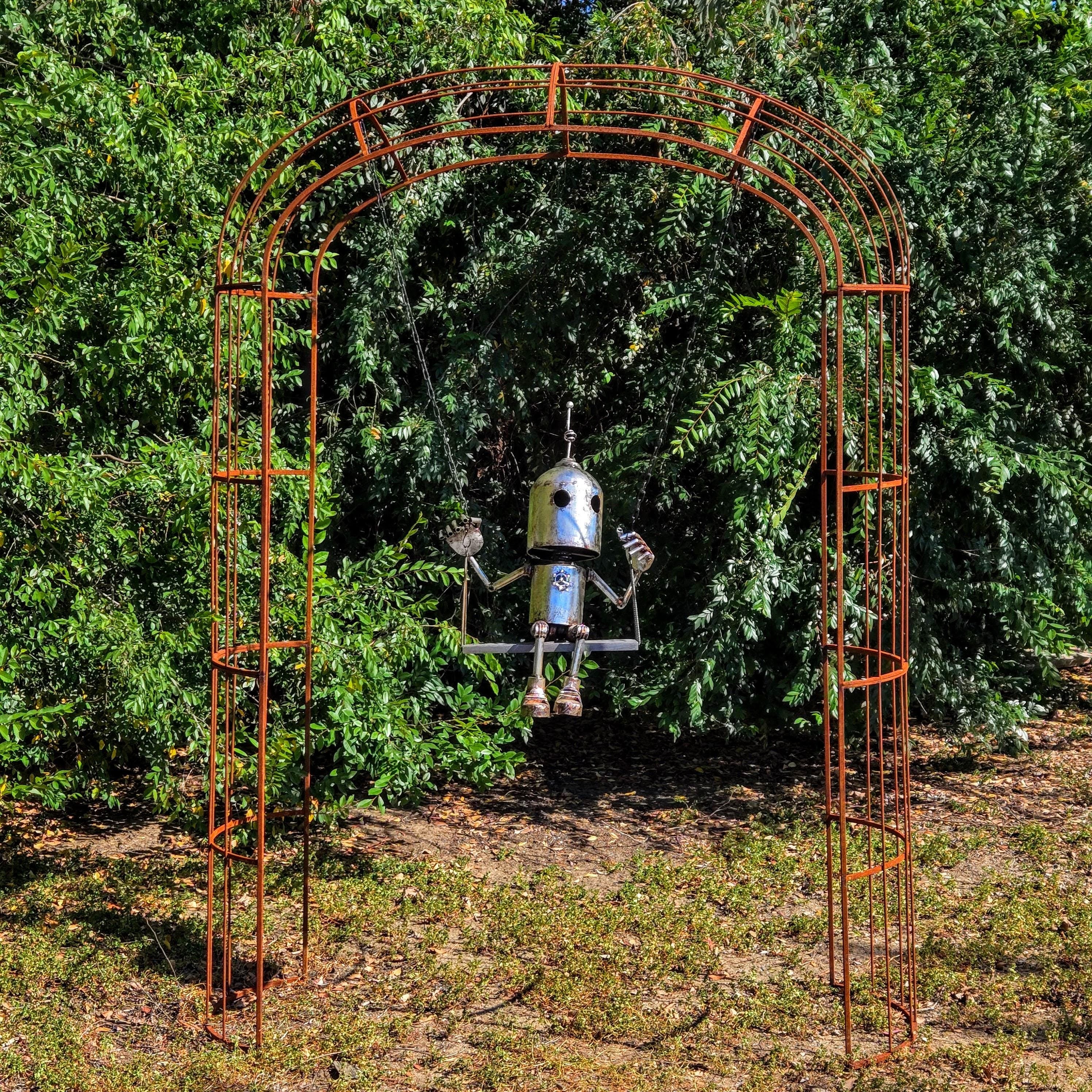 Rustic Metal Robot Swing Sculpture – Industrial Garden Art Hanging Robot Decor for Outdoor Patio Yard Arch Trellis Display