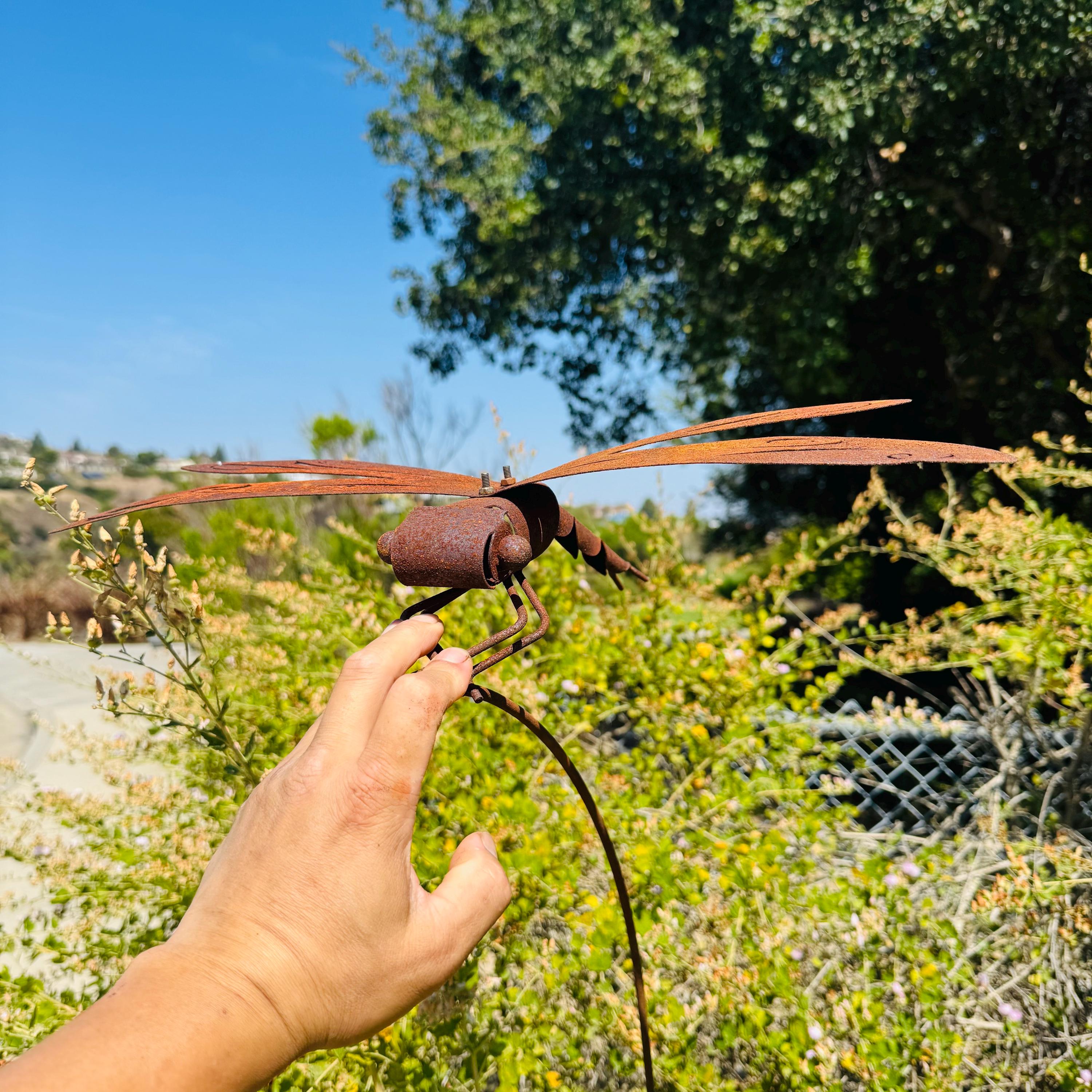 Rusty Metal Dragonfly Garden Stake – Vintage Yard Art Outdoor Sculpture for Garden Decor