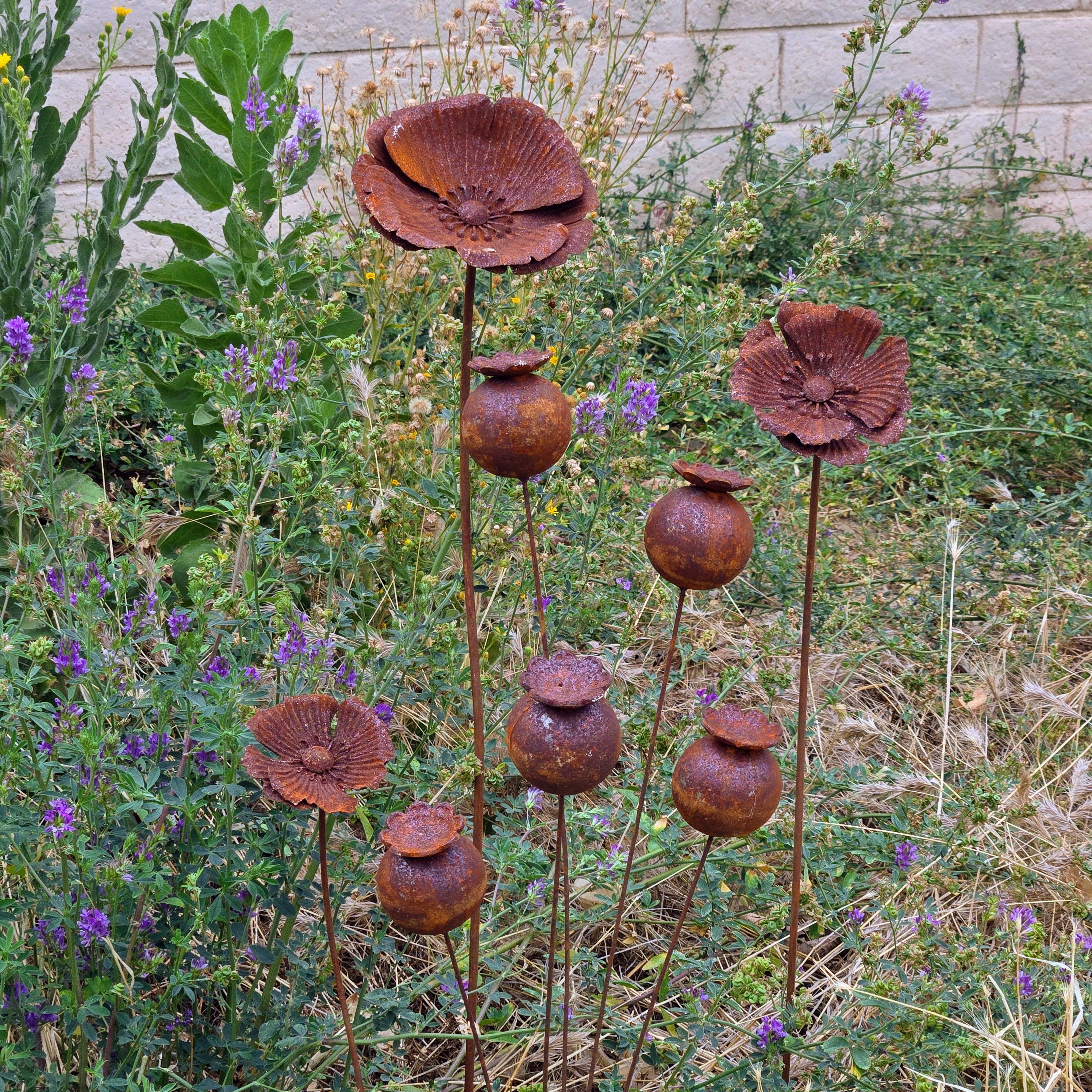 Metal Poppy Garden Stake – Rustic Farmhouse Yard Art, Rust Finish Lawn Decor