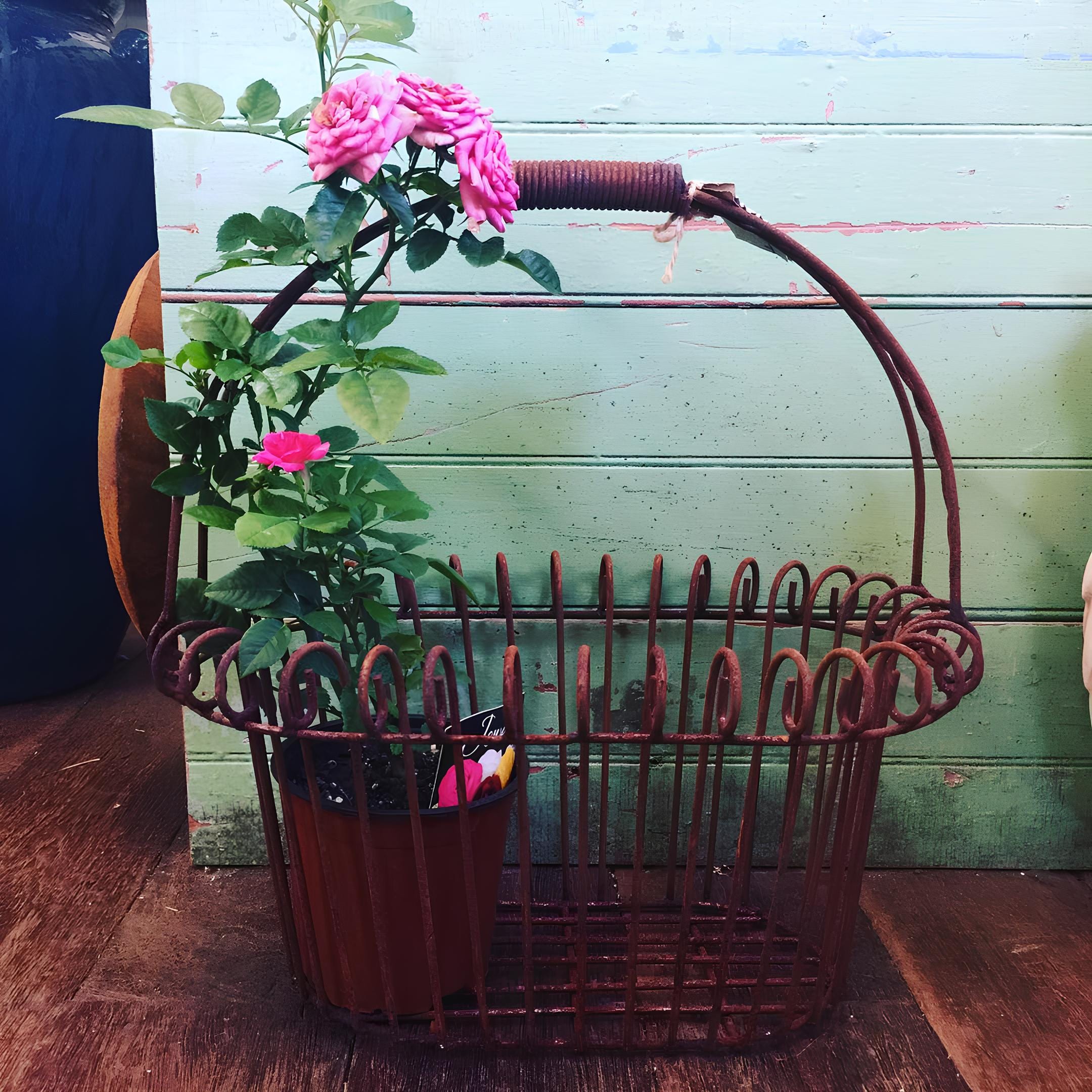 Metal High Heel Planter – Rustic Farmhouse Garden Decor, Weathered Steel Succulent Pot