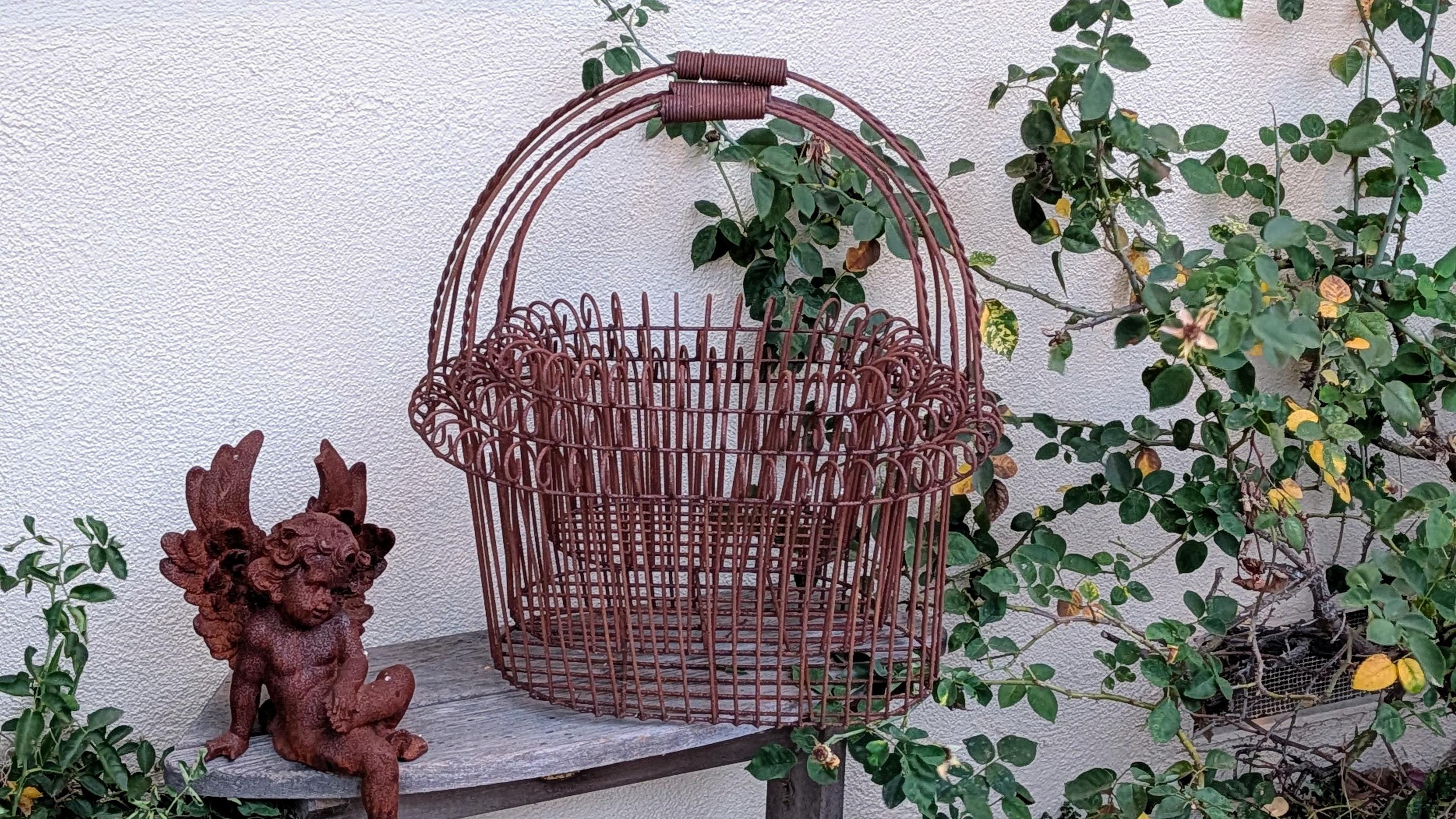Metal High Heel Planter – Rustic Farmhouse Garden Decor, Weathered Steel Succulent Pot