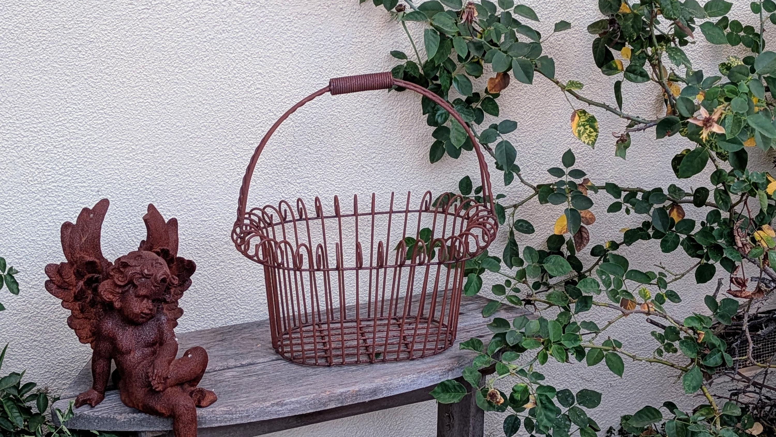 Metal High Heel Planter – Rustic Farmhouse Garden Decor, Weathered Steel Succulent Pot