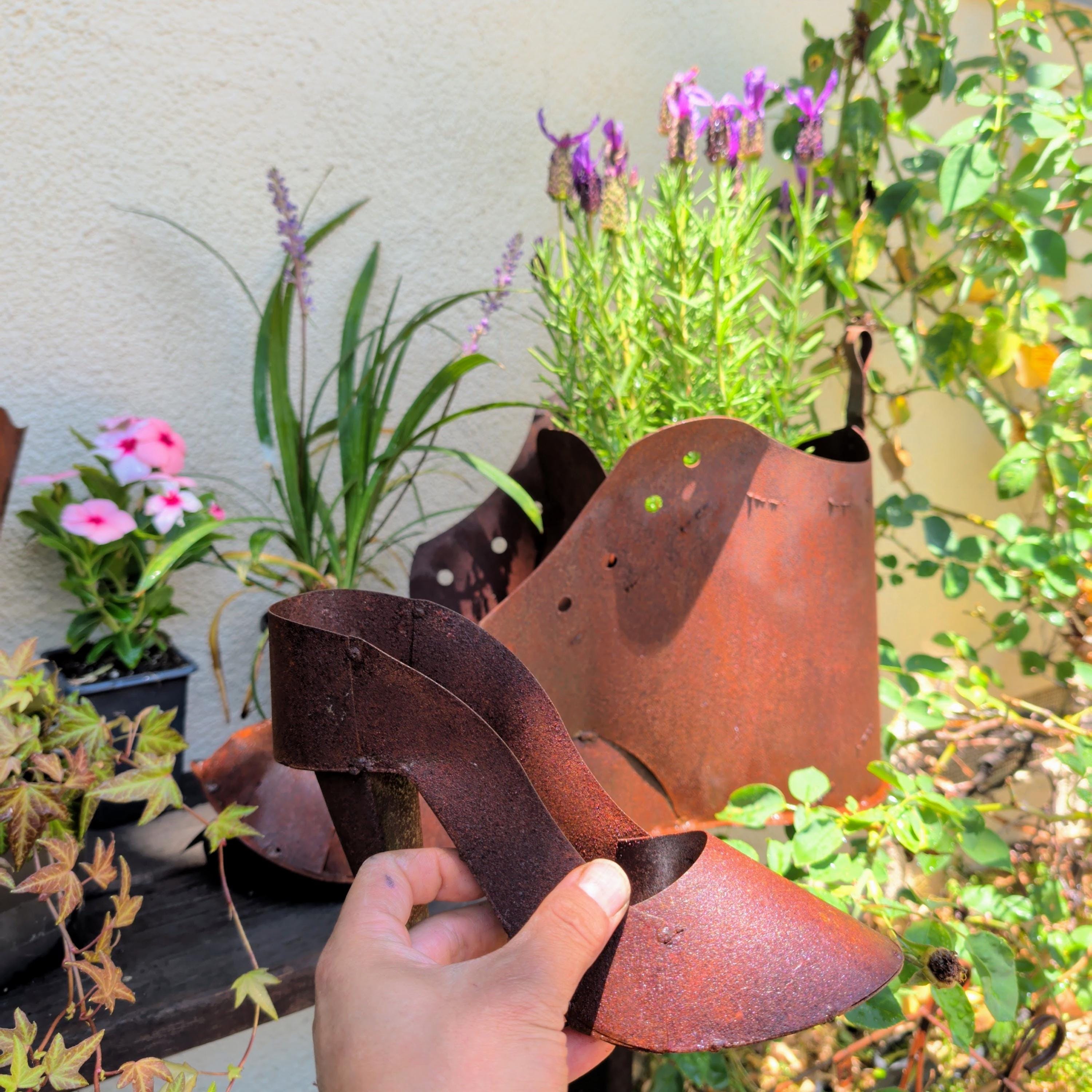 Metal High Heel Planter – Rustic Farmhouse Garden Decor, Weathered Steel Succulent Pot