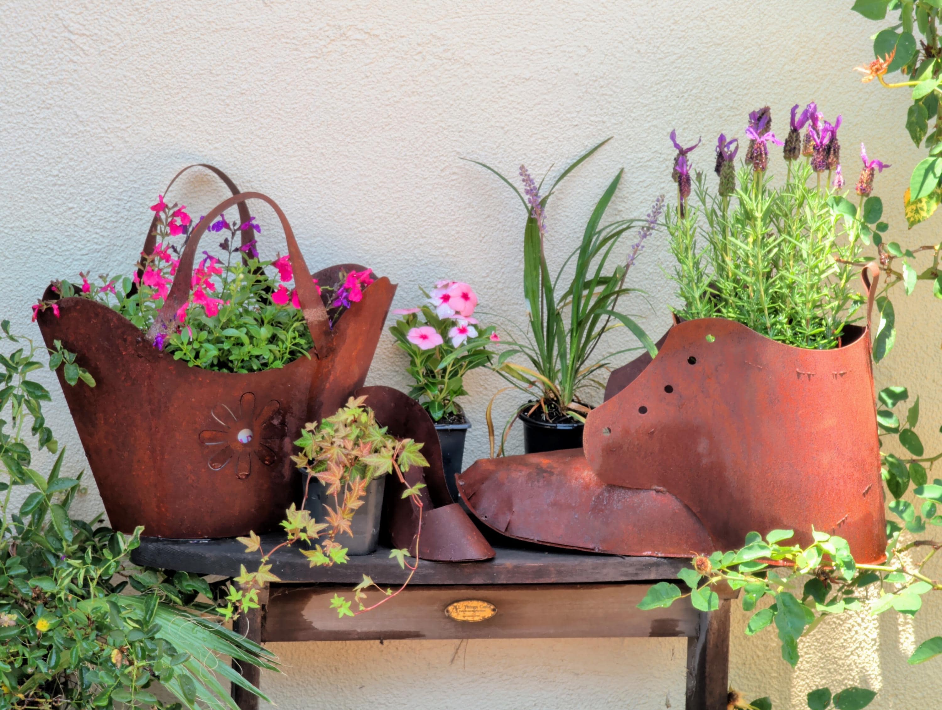 Metal High Heel Planter – Rustic Farmhouse Garden Decor, Weathered Steel Succulent Pot