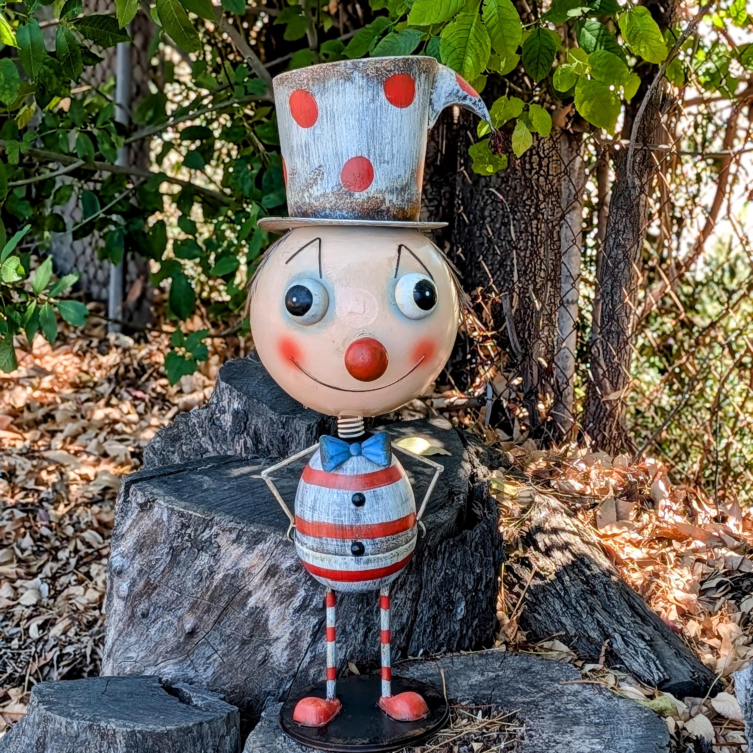 Handmade Metal Clown Garden Statue – Whimsical Circus Yard Art, Distressed Farmhouse Decor