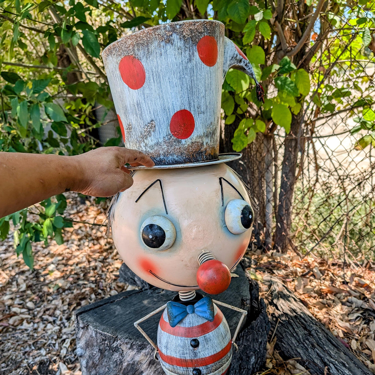 Handmade Metal Clown Garden Statue – Whimsical Circus Yard Art, Distressed Farmhouse Decor