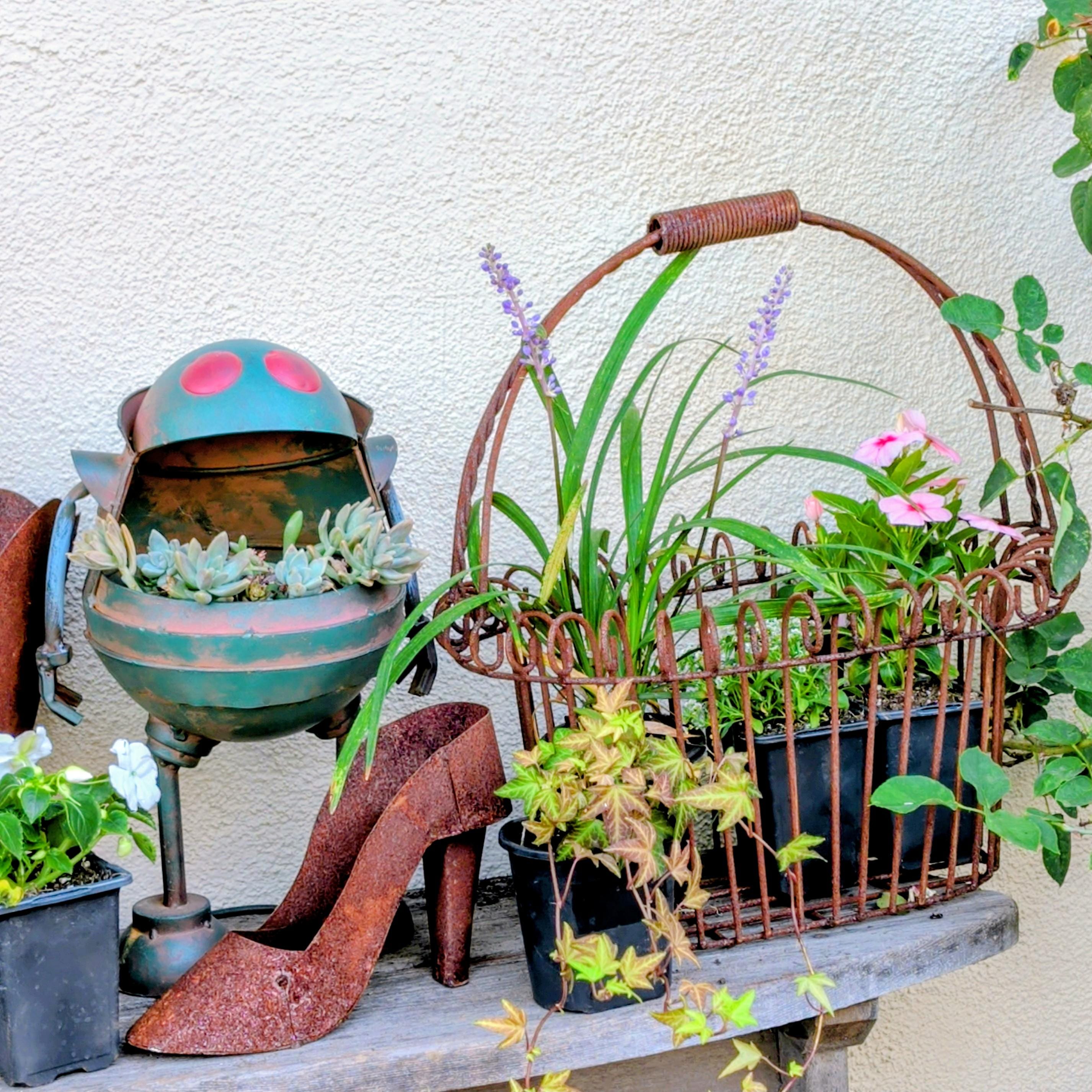 Metal High Heel Planter – Rustic Farmhouse Garden Decor, Weathered Steel Succulent Pot
