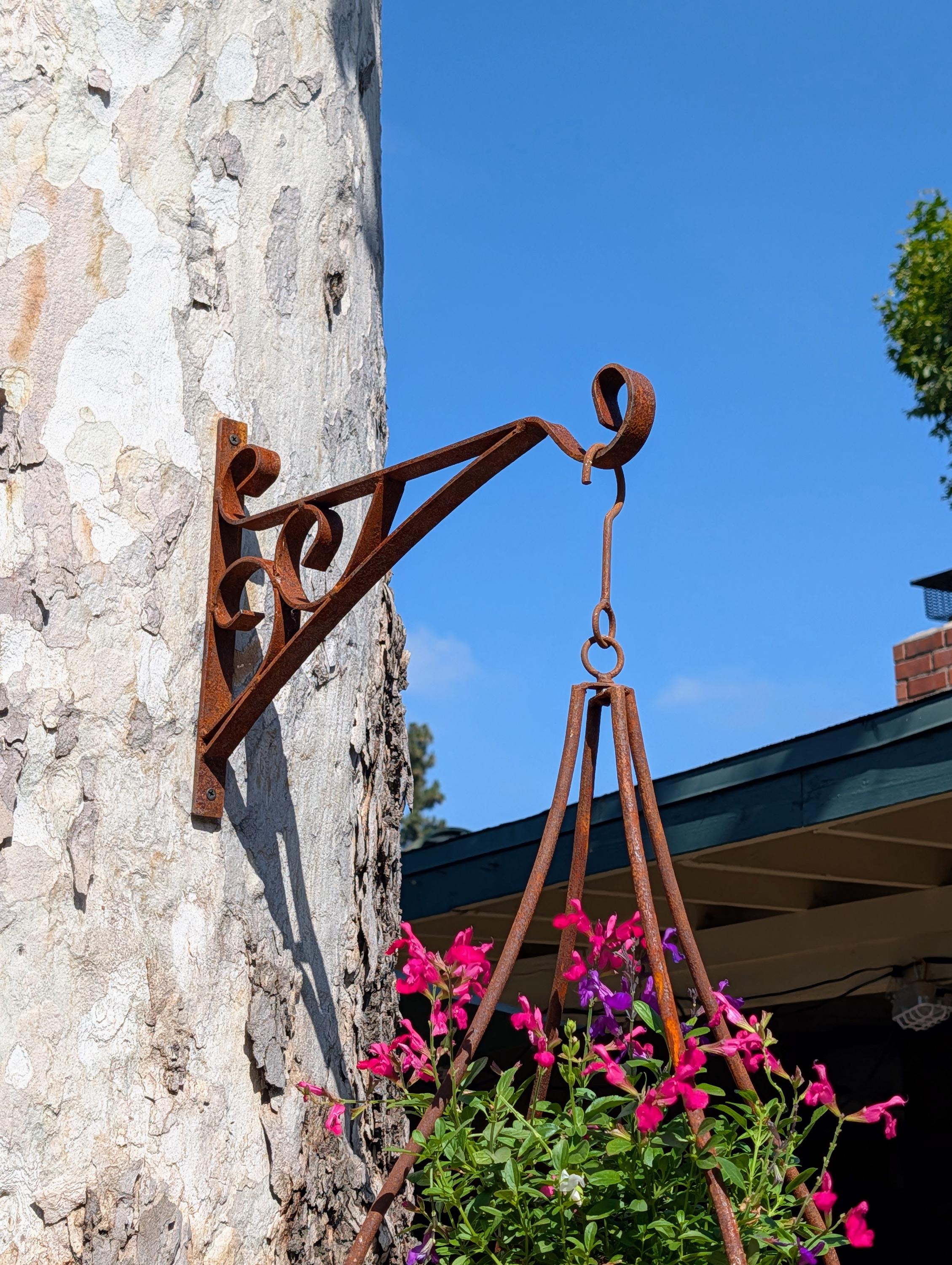 Rusty Metal Hanging Planter Holder – KD Outdoor Plant Hanger for Garden Patio Decor