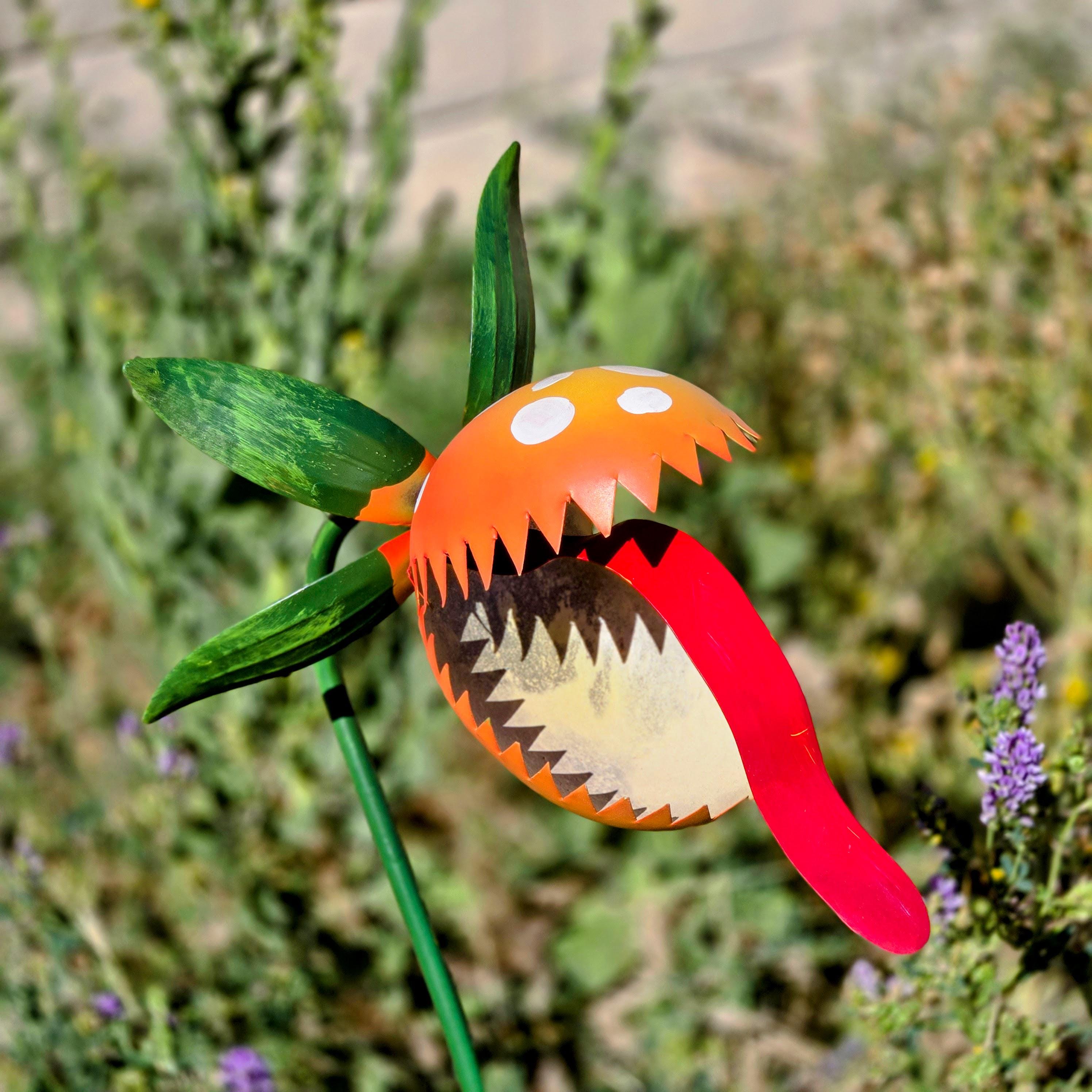 Metal Venus Flytrap Garden Stake | Carnivorous Plant Yard Art | Whimsical Garden Decor | Colorful Outdoor Sculpture