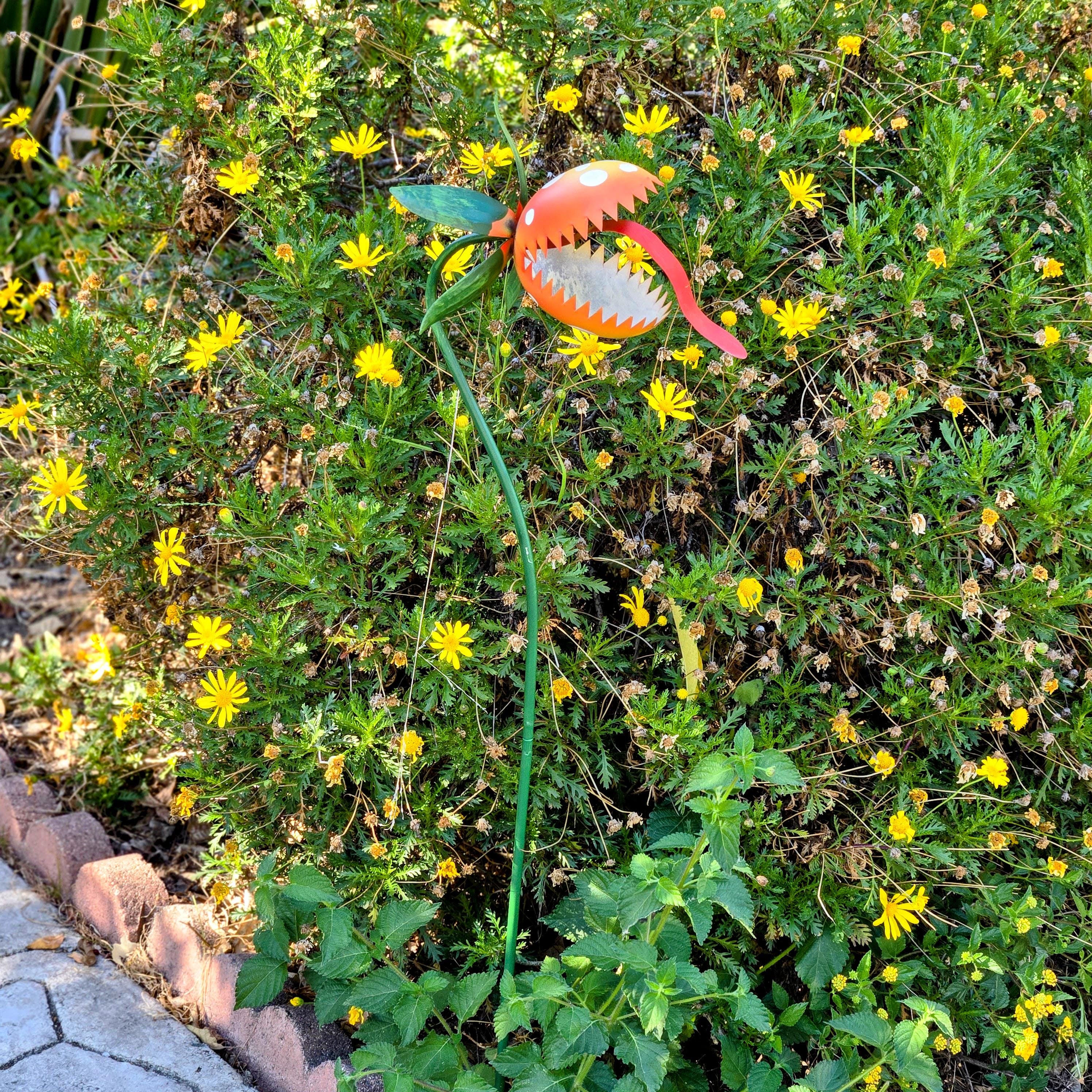 Metal Venus Flytrap Garden Stake | Carnivorous Plant Yard Art | Whimsical Garden Decor | Colorful Outdoor Sculpture
