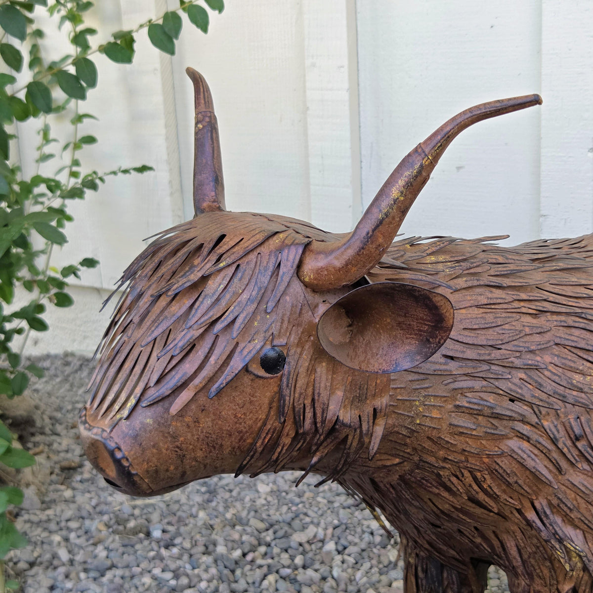 Handcrafted Metal Highland Cow Sculpture, Rustic Outdoor Garden & Farmhouse Decor, Unique Gift for Cow Lovers