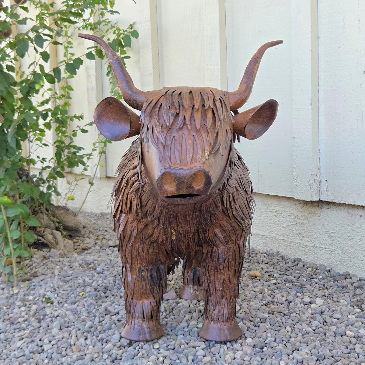 Handcrafted Metal Highland Cow Sculpture, Rustic Outdoor Garden & Farmhouse Decor, Unique Gift for Cow Lovers