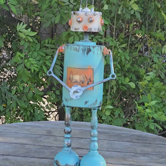Robot Garden Statue – Retro Metal Outdoor Yard Art Decor