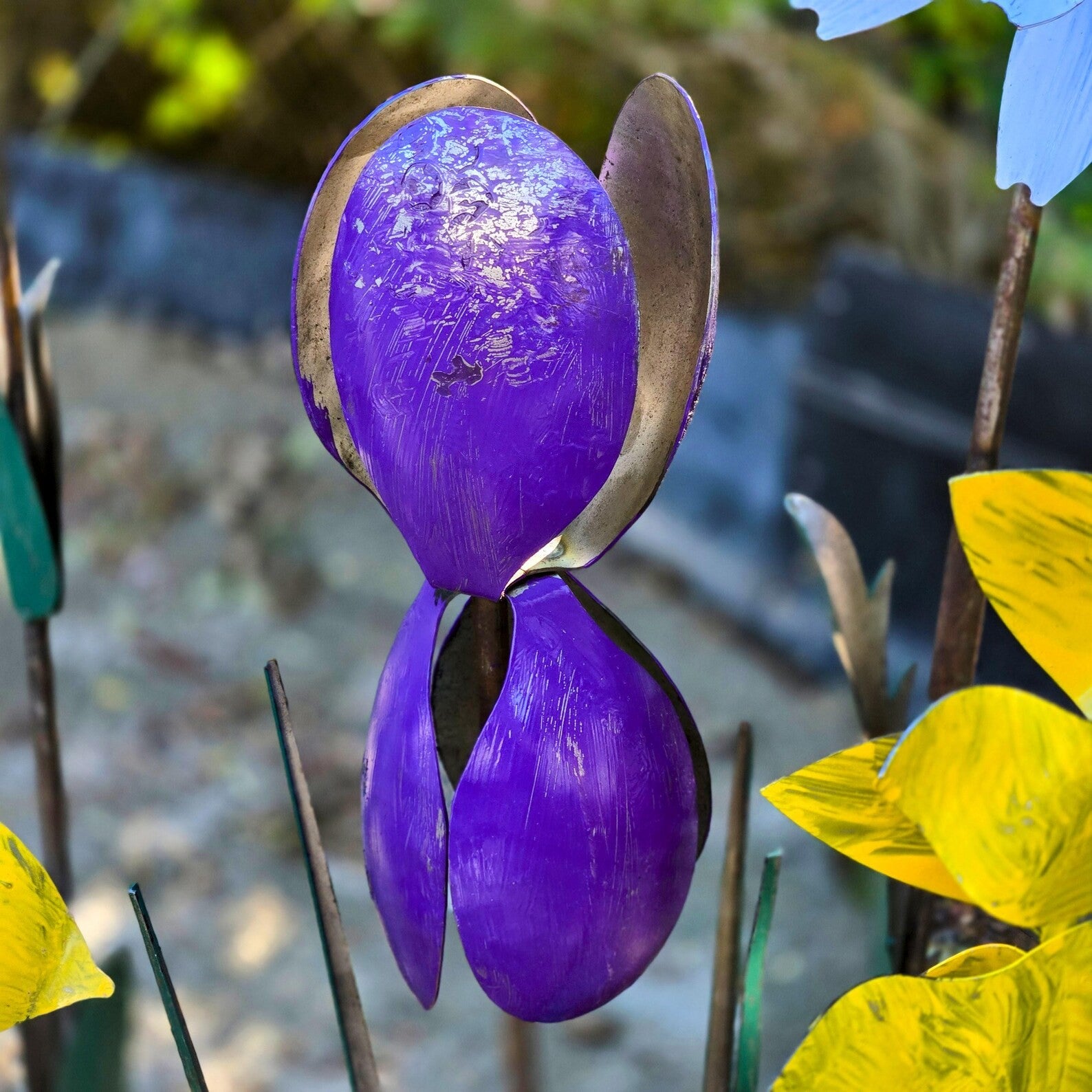 Metal Garden Flower Stake Set: Lily, Daisy, Iris, Sunflower Yard Art