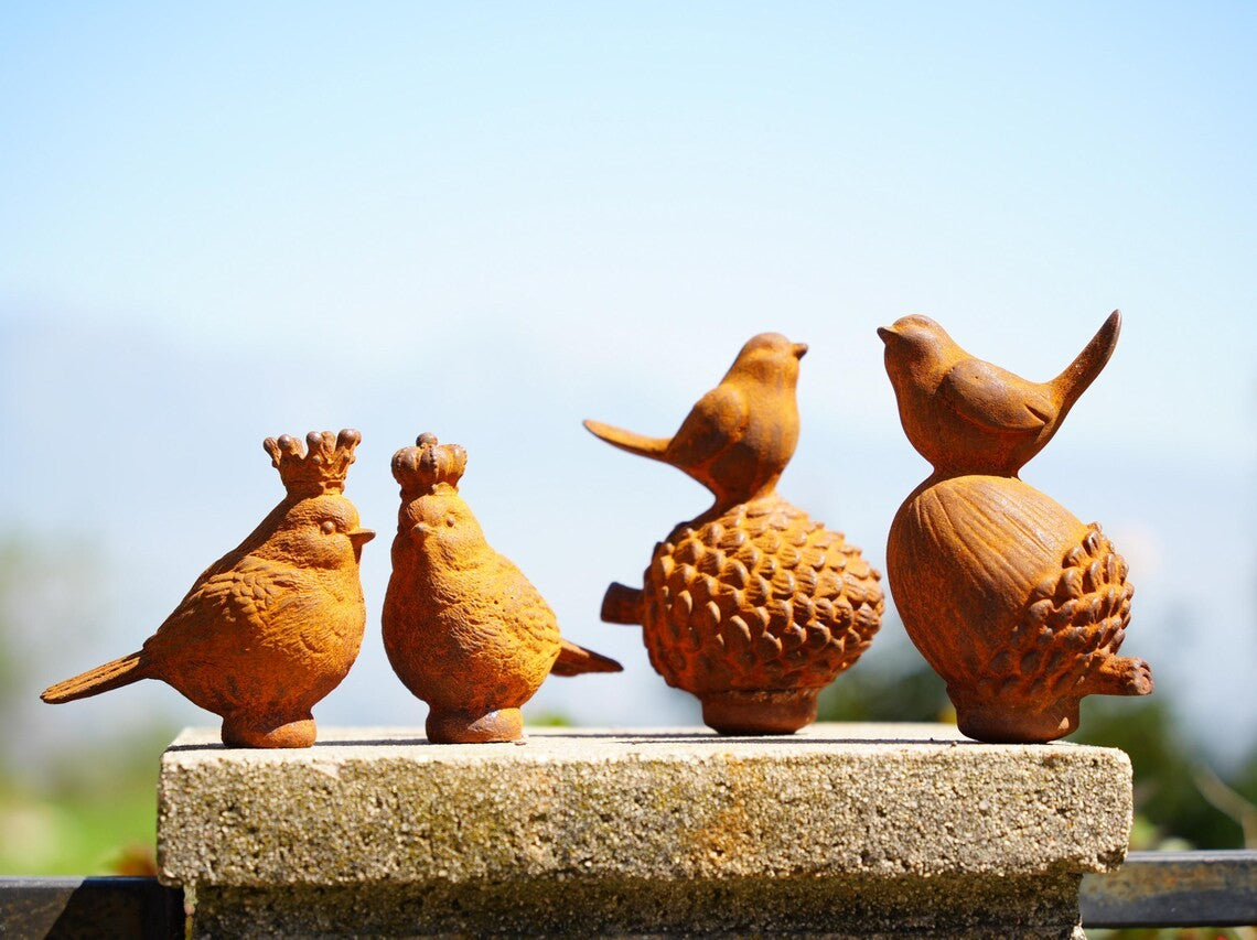 Cast Iron Bird Figurine with Crown, Garden Queen Decor -Vintage Style Home Art