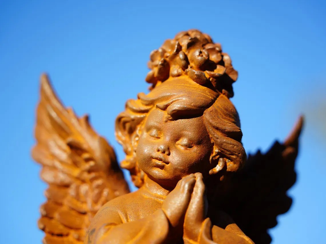 Metal Angel – Rustic Cast Iron Praying Cherub Pair, Small Kneeling Statues