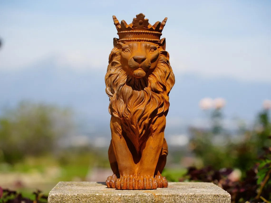 Metal Cast Iron Lion with Crown Garden Statue Royal Vintage Decor Rust Patina