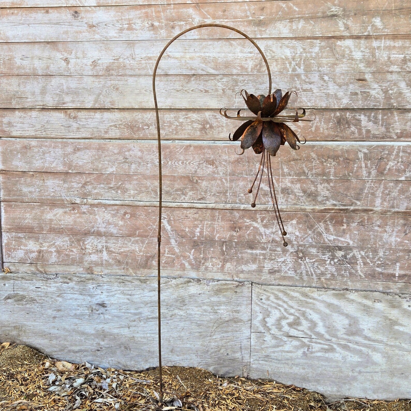 Rustic Metal Flower Stakes: Low-Carbon Steel Garden Art