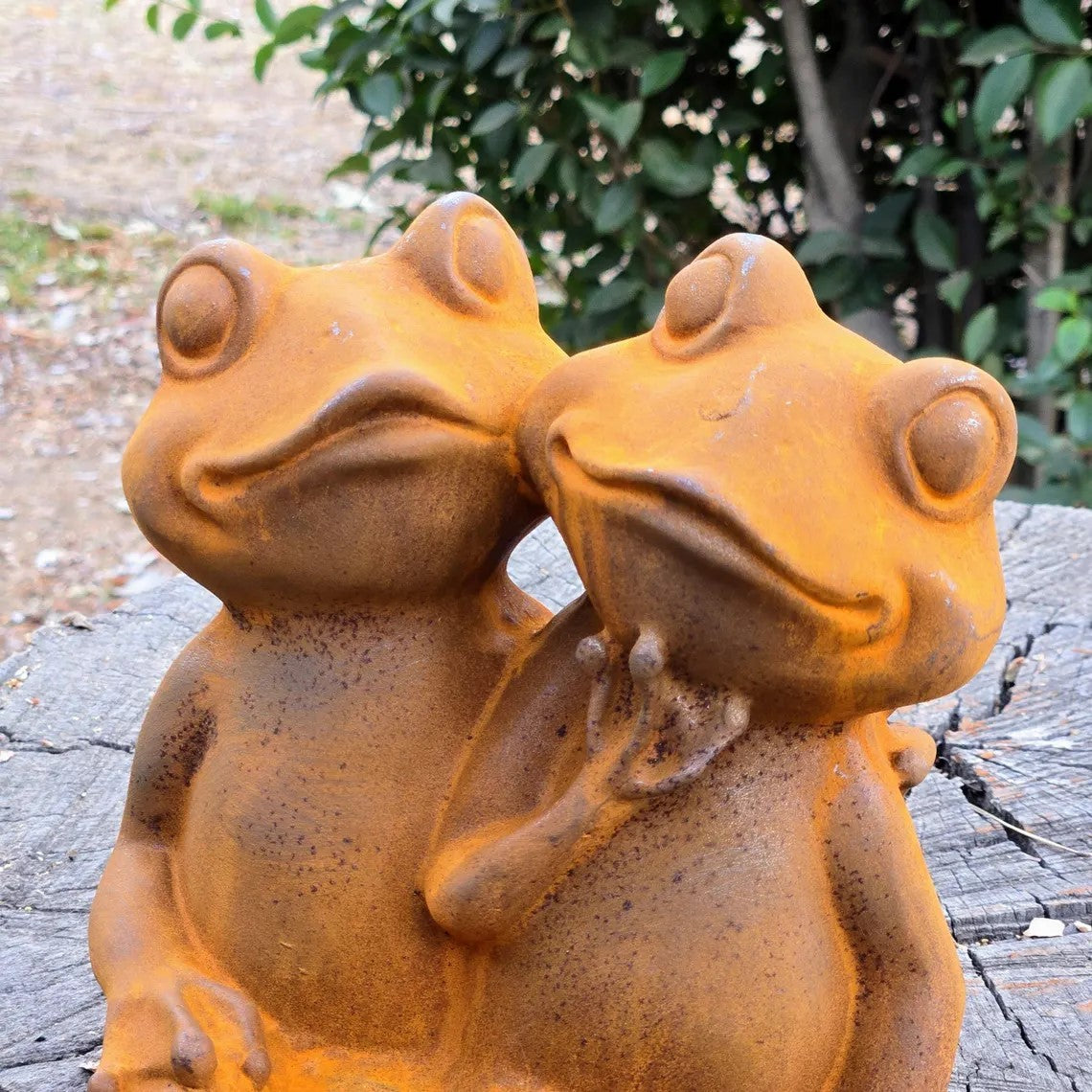 XL Rustic Cast Iron Frog Couple Statue – Garden Love Decor Outdoor Frog Figurine