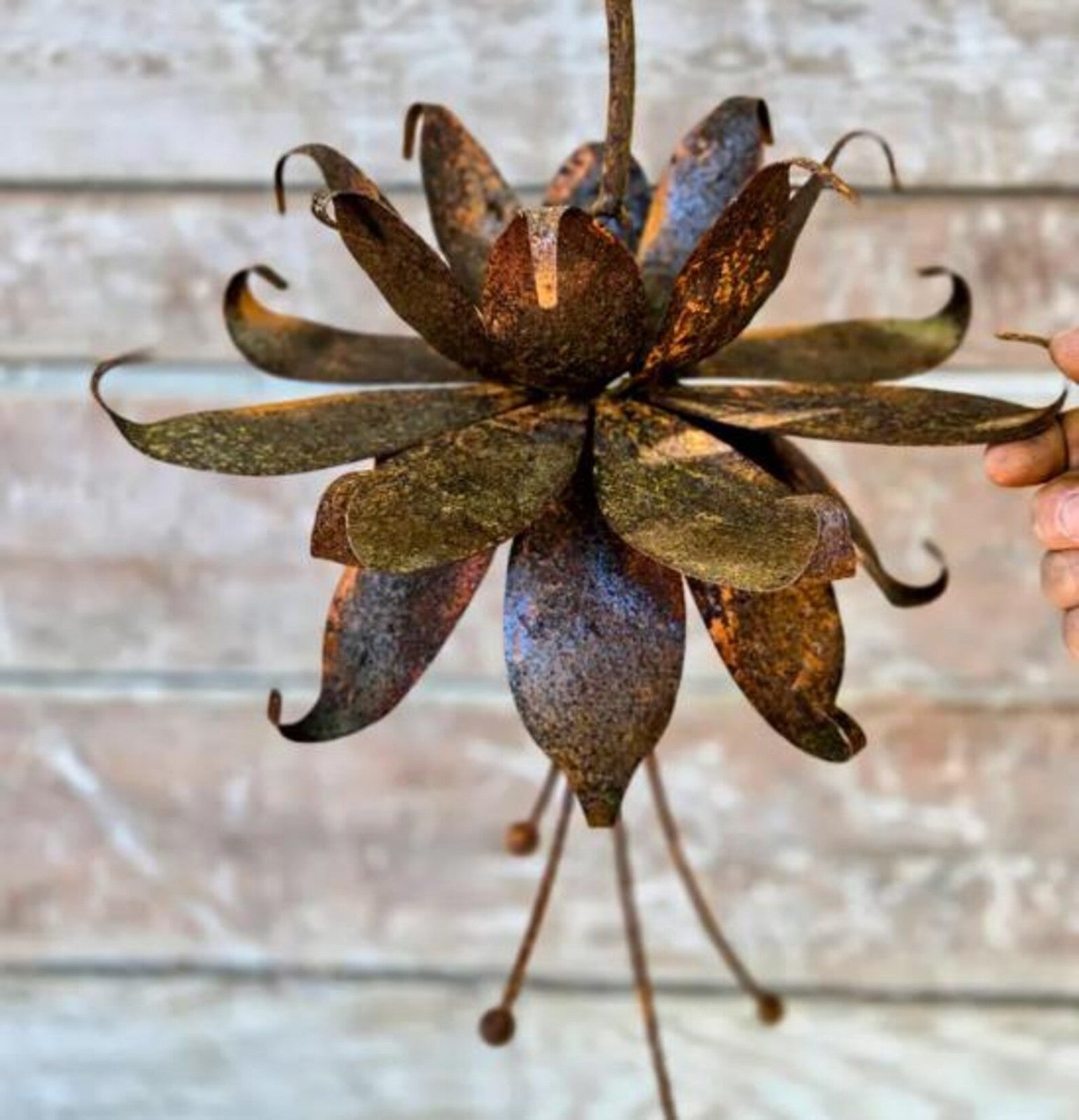 Rusty metal flower stake, garden gift - Set of 6 flowers
