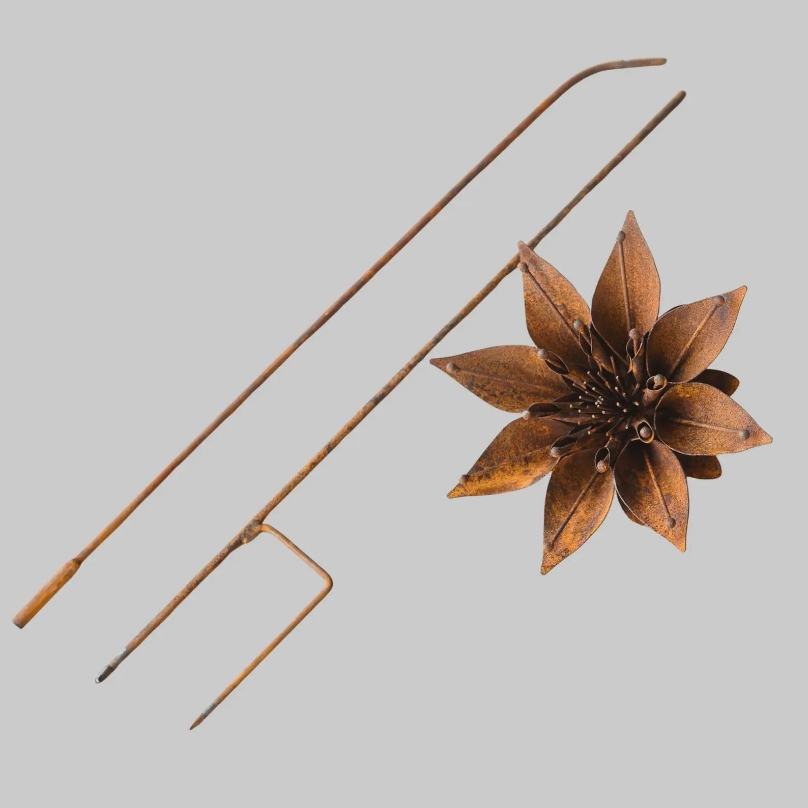 Rusty metal flower stake, garden gift - Set of 6 flowers