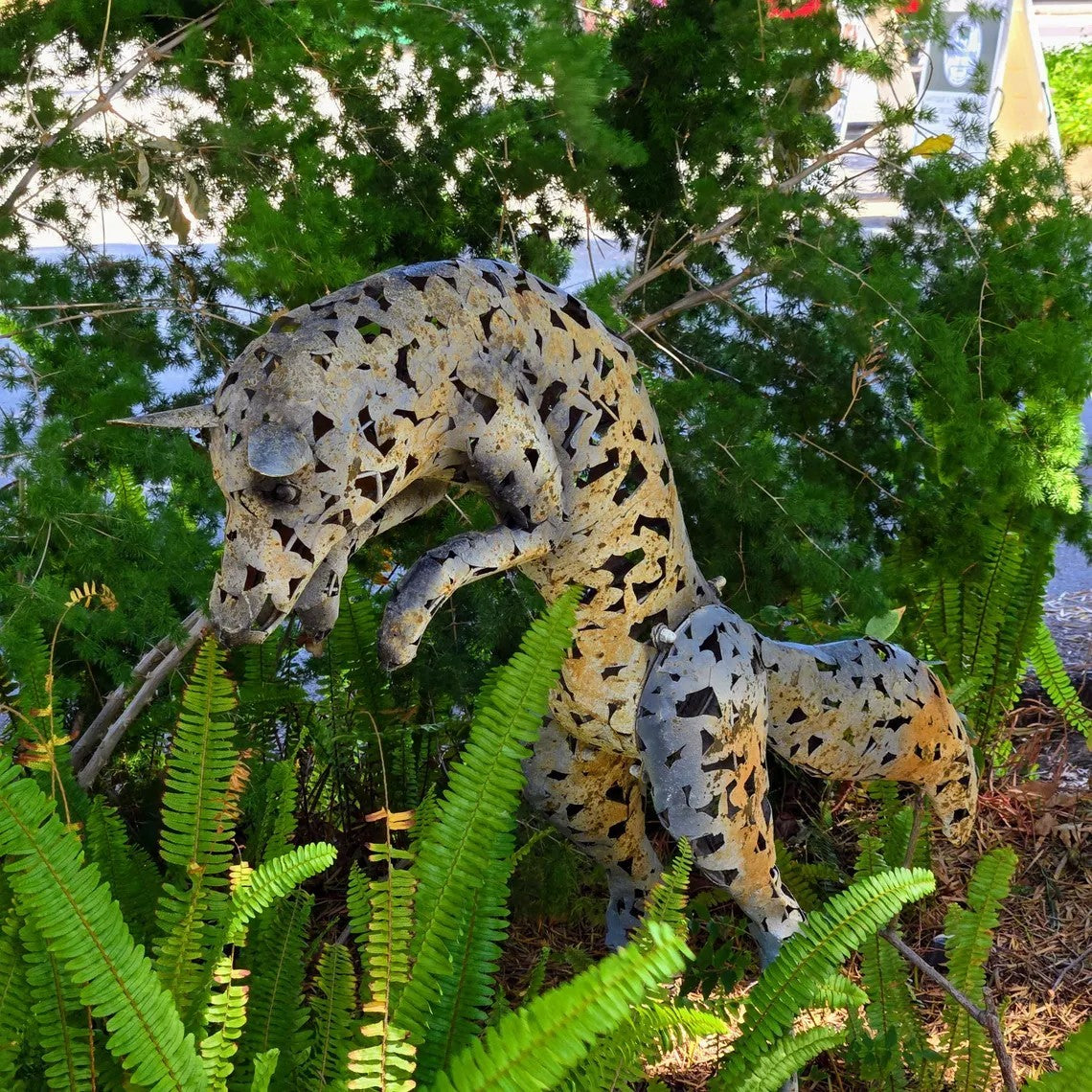 Metal Jumping Fox Garden Sculpture – Rustic Iron Animal Art, Outdoor Yard Decor