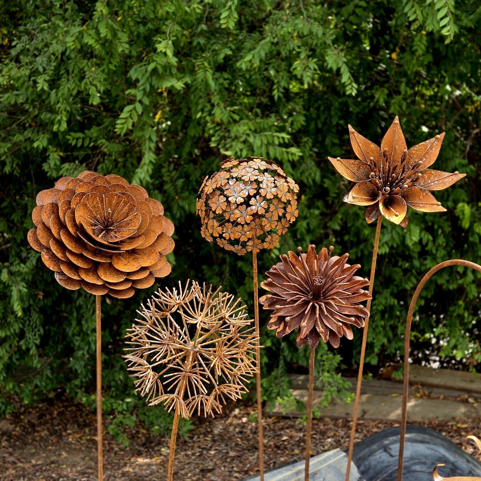 Rusty metal flower stake, garden gift - Set of 6 flowers