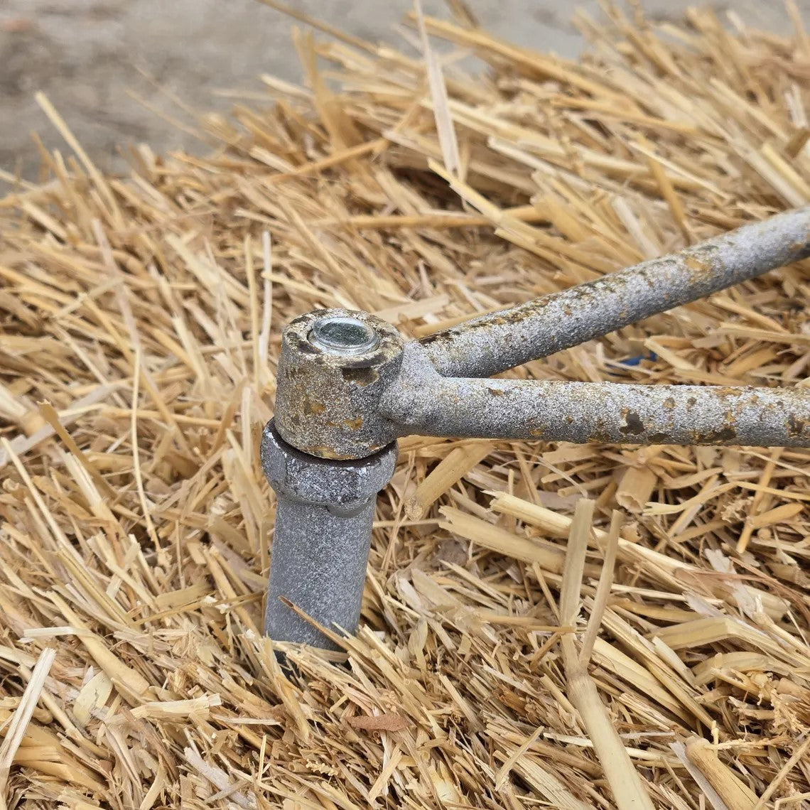 Metal Jumping Fox Garden Sculpture – Rustic Iron Animal Art, Outdoor Yard Decor