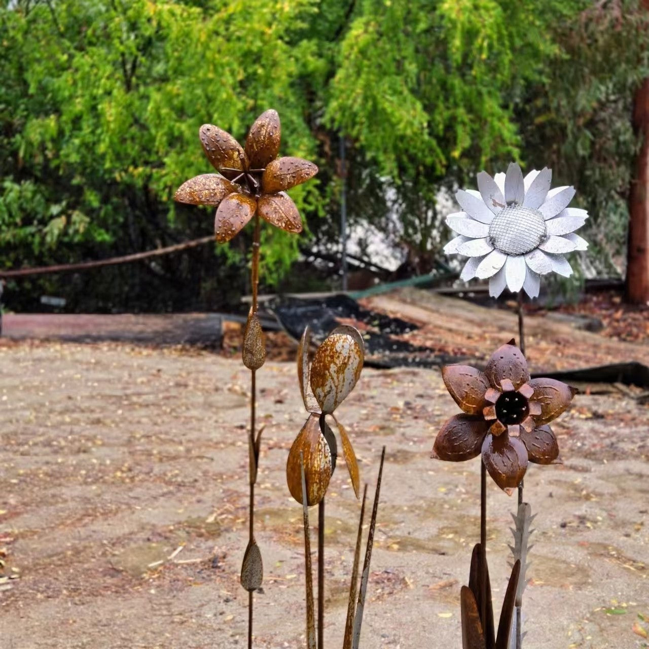 Metal Garden Flower Stake Set: Lily, Daisy, Iris, Sunflower Yard Art