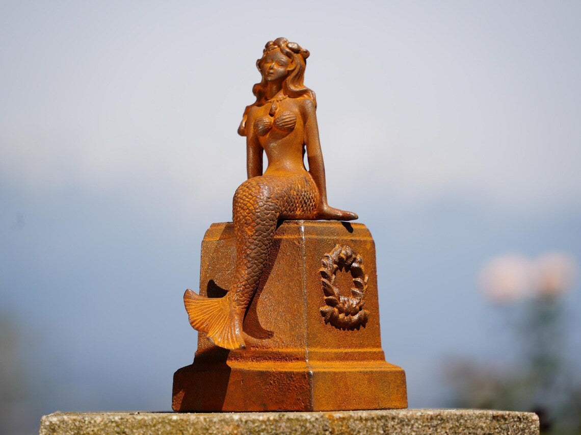 Metal Rustic Cast Iron Mermaid Garden Statue Vintage Coastal Decor for Outdoor