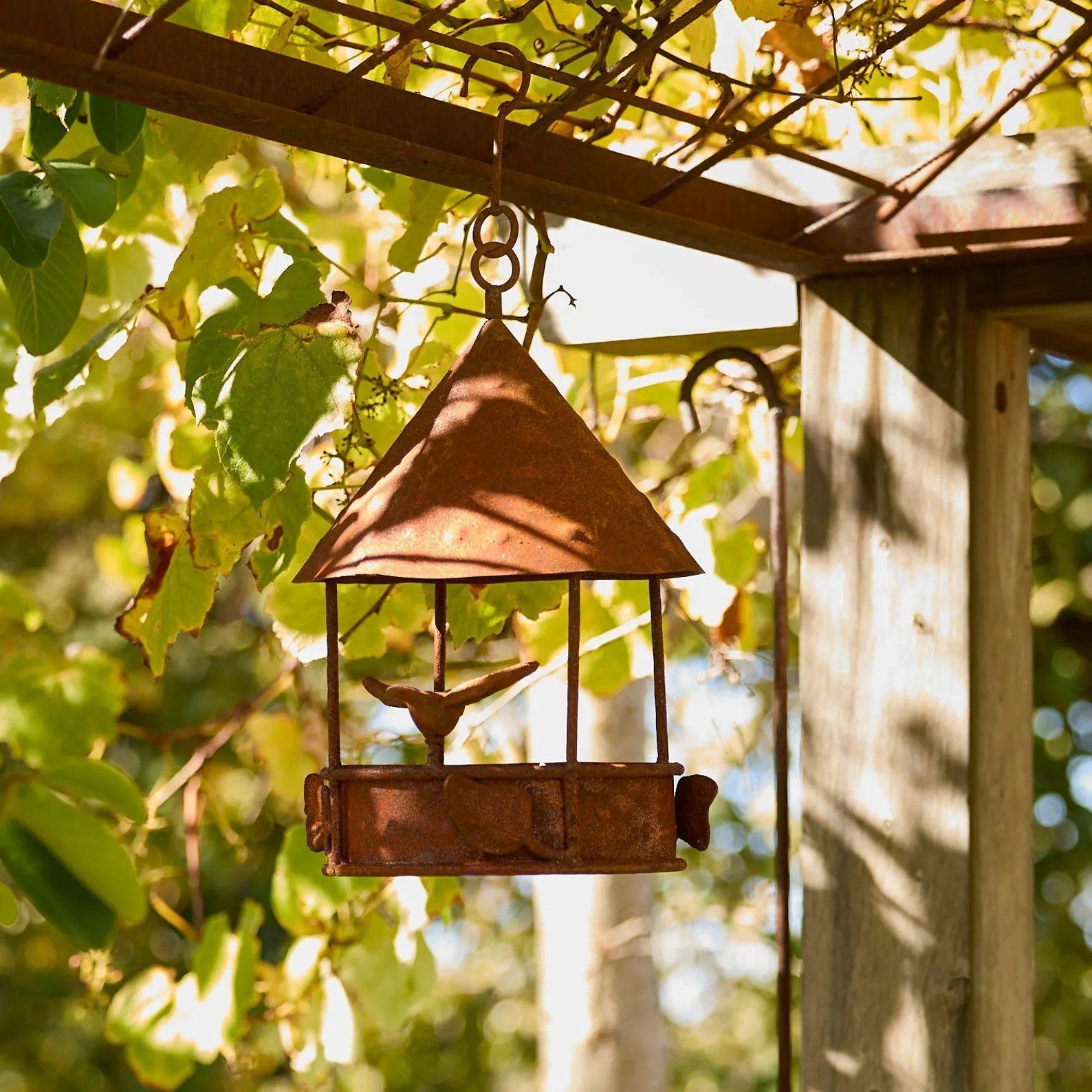 Hanging Metal Bird Feeder Rusty Ornament Hanging Home Garden Yard Decor