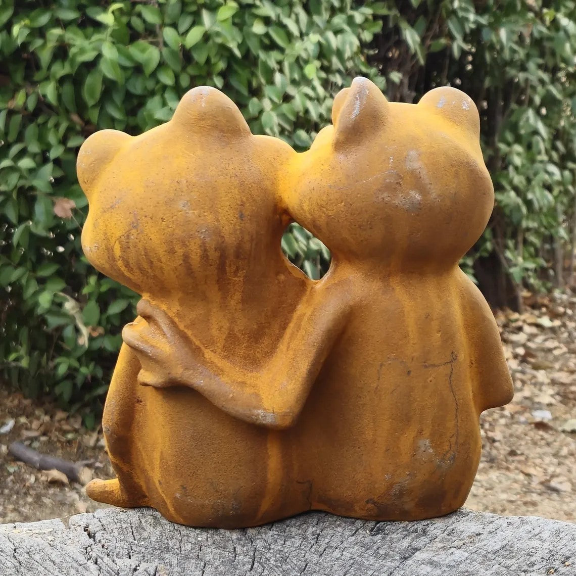 XL Rustic Cast Iron Frog Couple Statue – Garden Love Decor Outdoor Frog Figurine