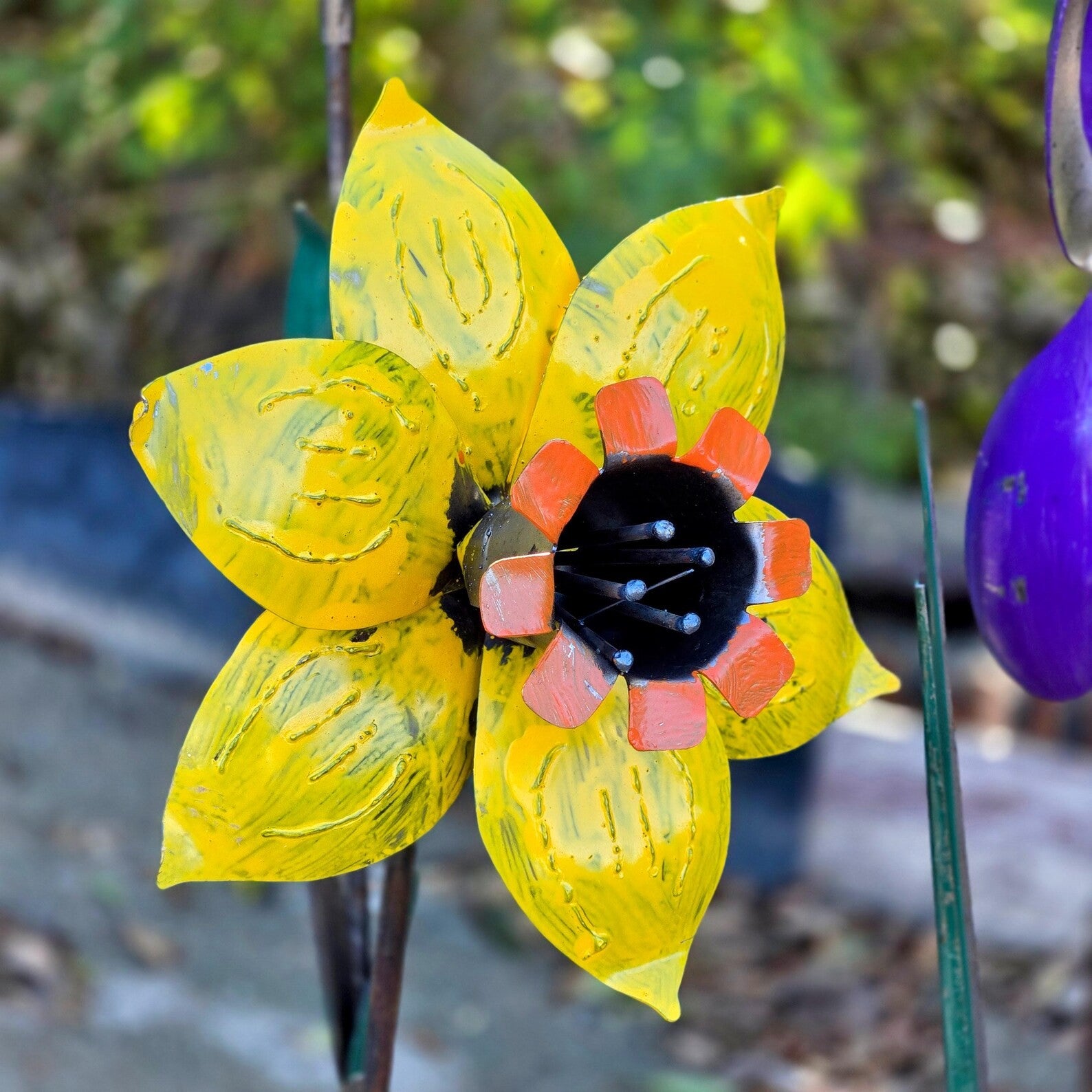 Metal Garden Flower Stake Set: Lily, Daisy, Iris, Sunflower Yard Art