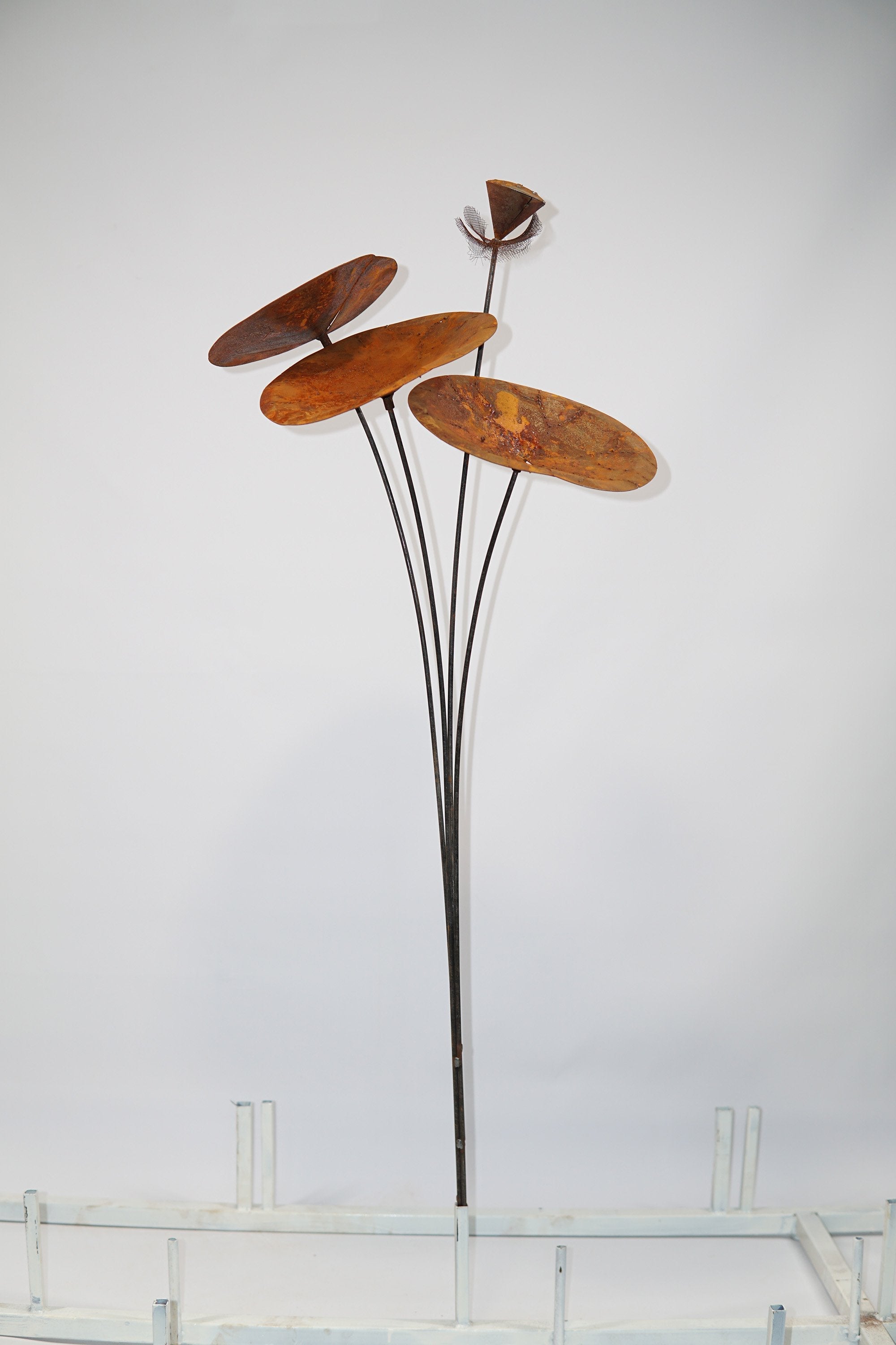 W3320-KD  Lotus leaf stake